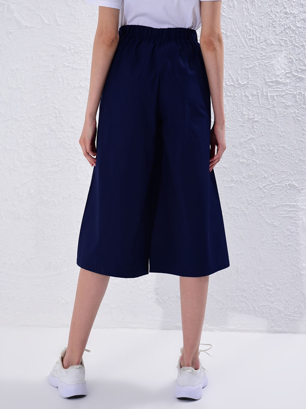 Elastic Waist Loose Leg Capri-3