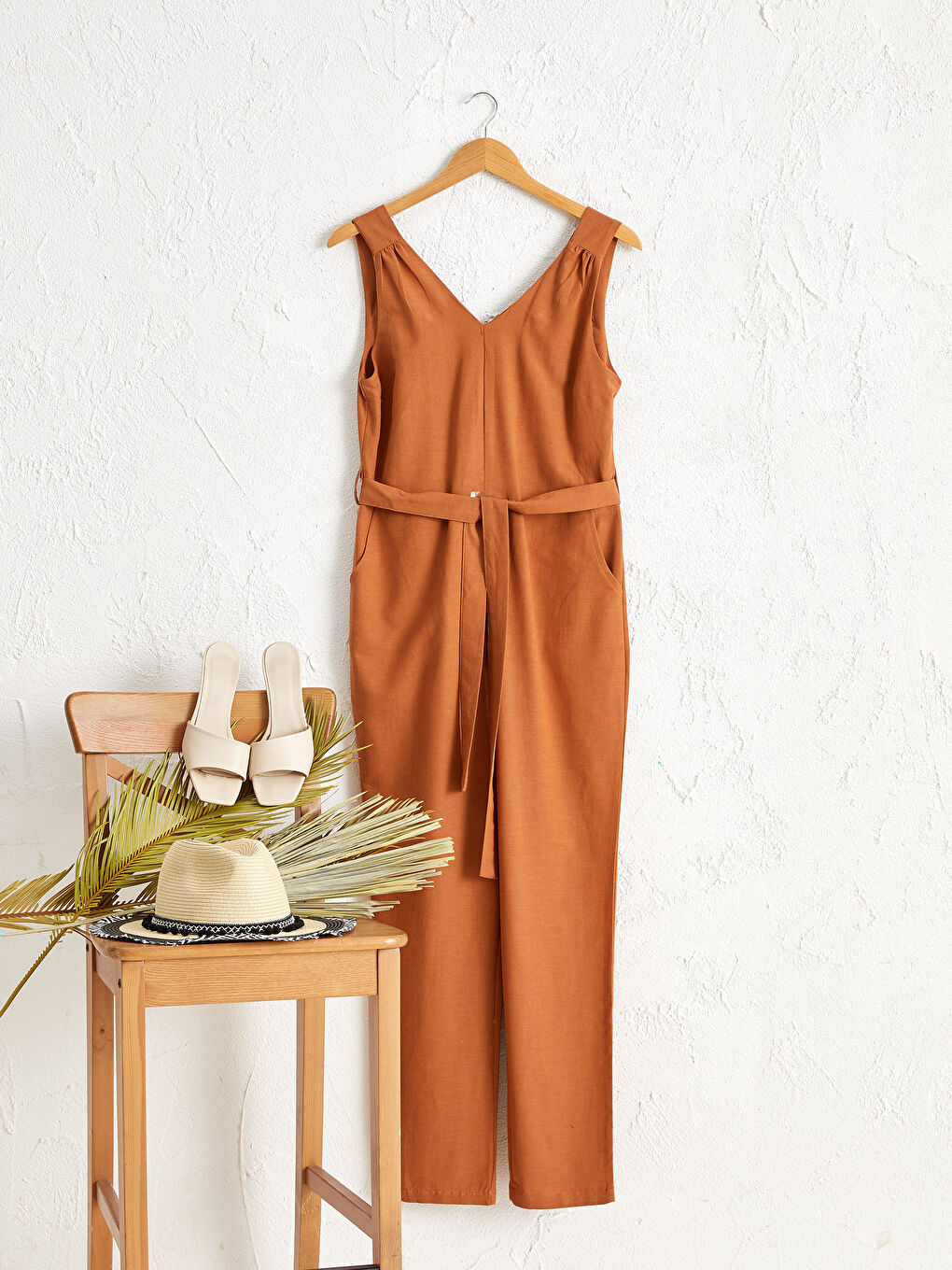 Kahverengi V Yaka Kolsuz Keten Kadın Tulum-3