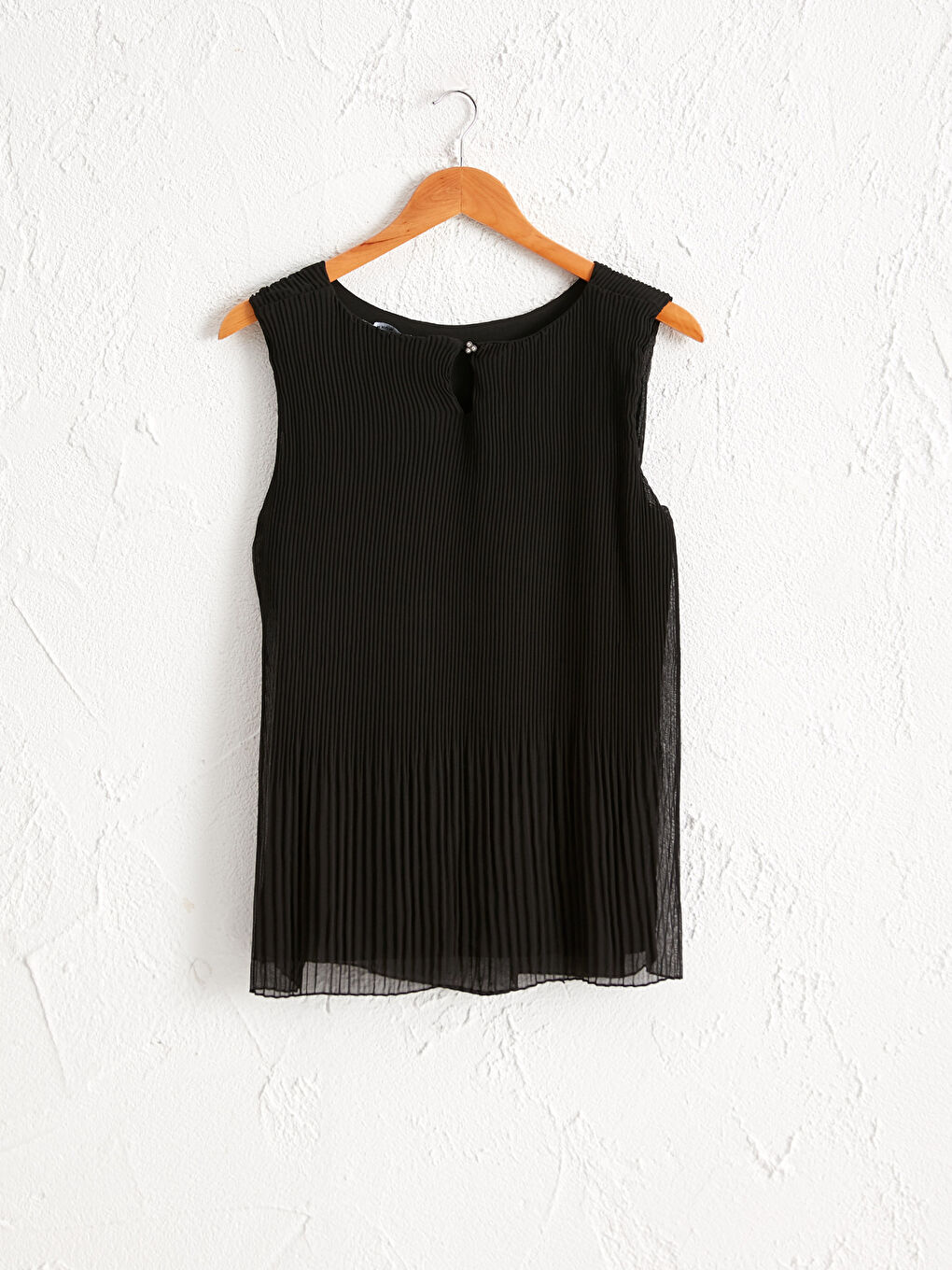 Siyah Bisiklet Yaka Kolsuz Şifon Kadın Bluz-1