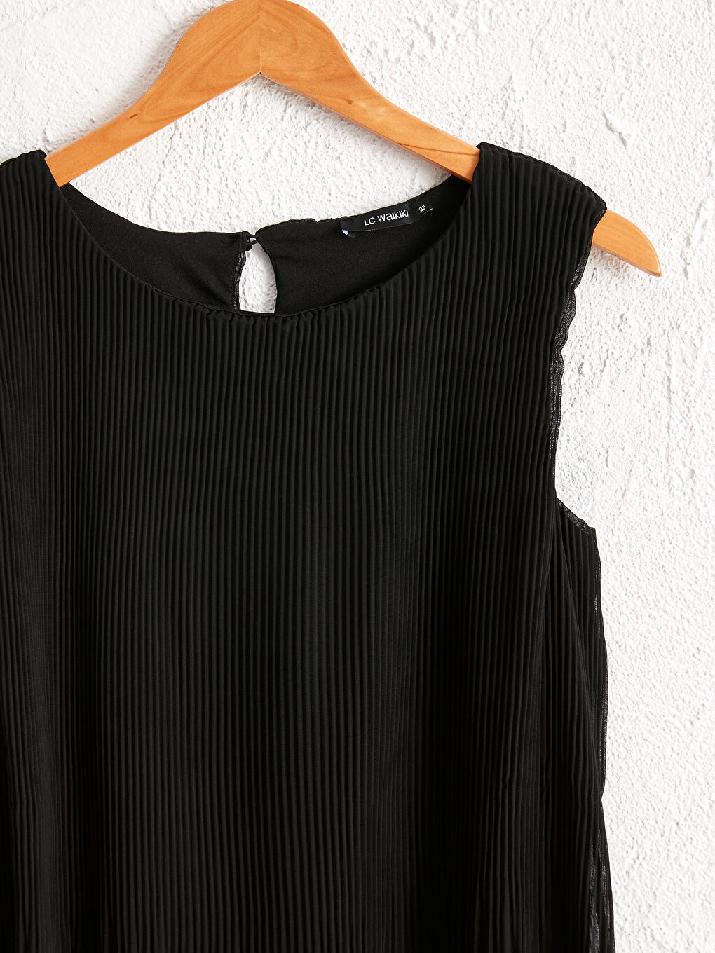 Siyah Bisiklet Yaka Kolsuz Şifon Kadın Bluz-2