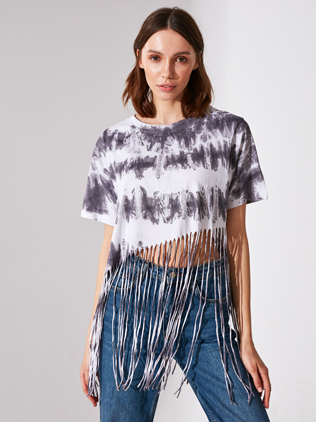 Siyah Bisiklet Yaka Kısa Kollu Kadın Tişört