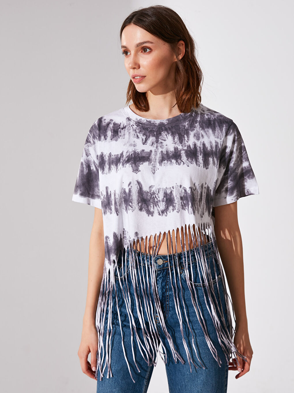 Siyah Bisiklet Yaka Kısa Kollu Kadın Tişört-2