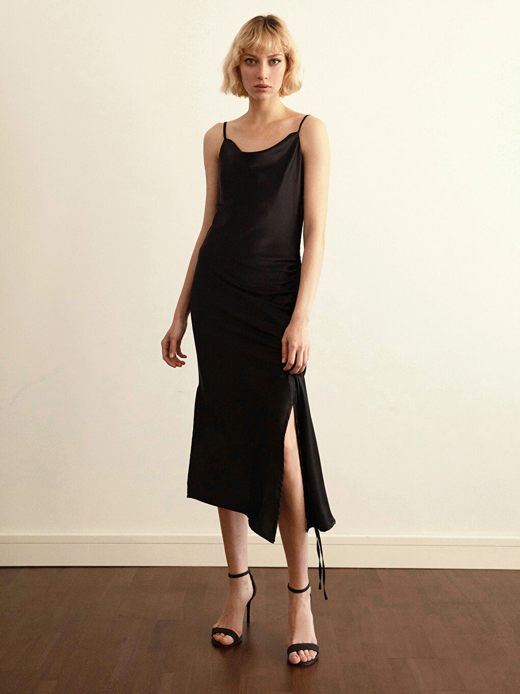 Siyah Askılı Kadın Elbise-12