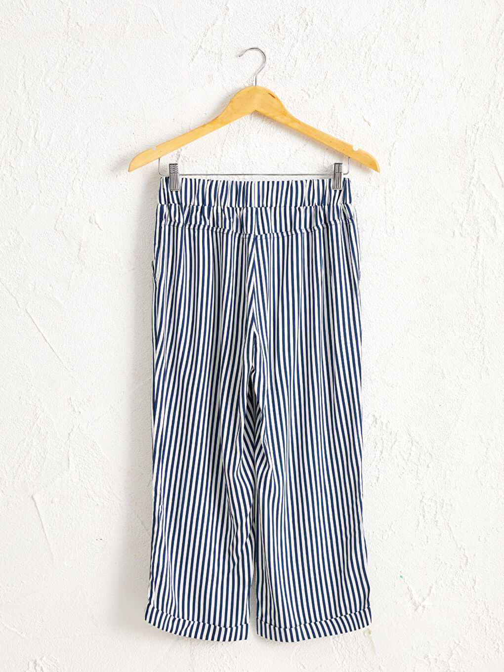 Elastic Waist Loose Leg Capri-1