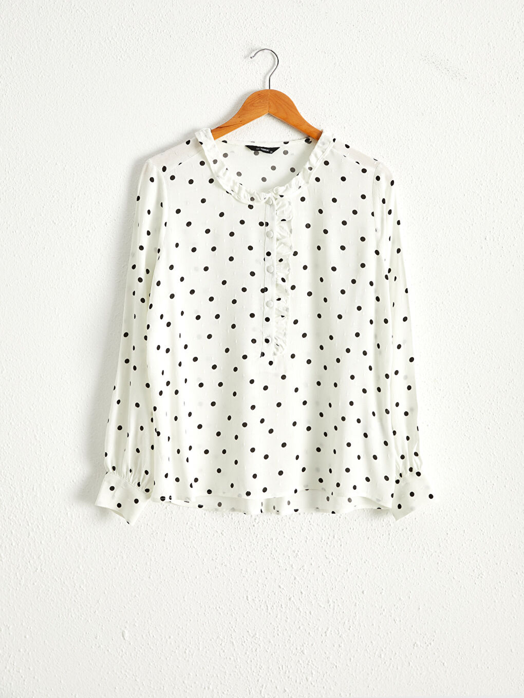 Ekru Fırfır Detaylı Puantiyeli Bluz