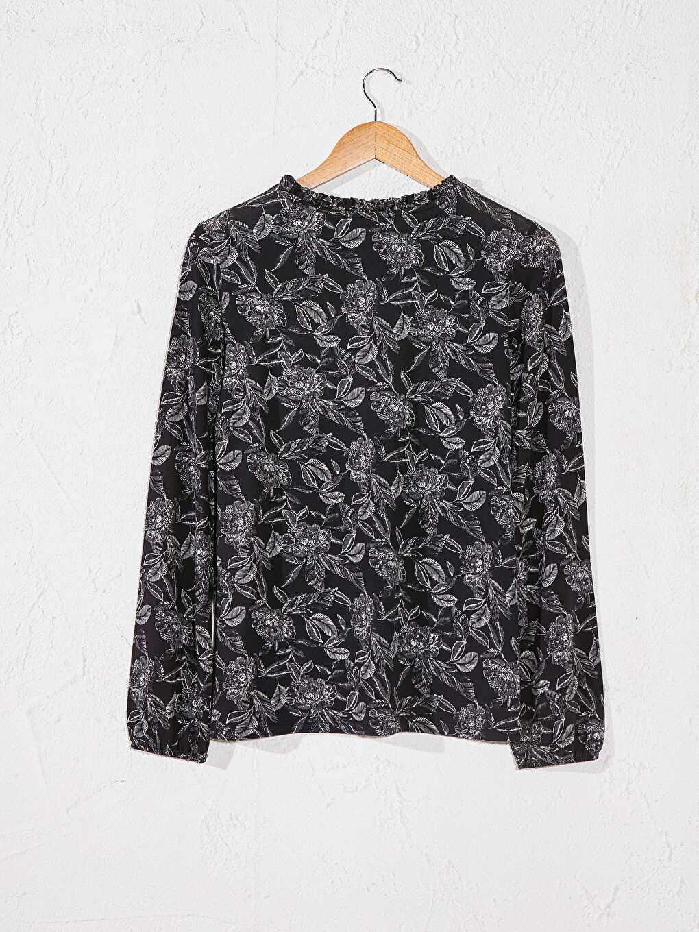 Siyah Bağlamalı Yaka Uzun Kollu Kadın Tişört-3