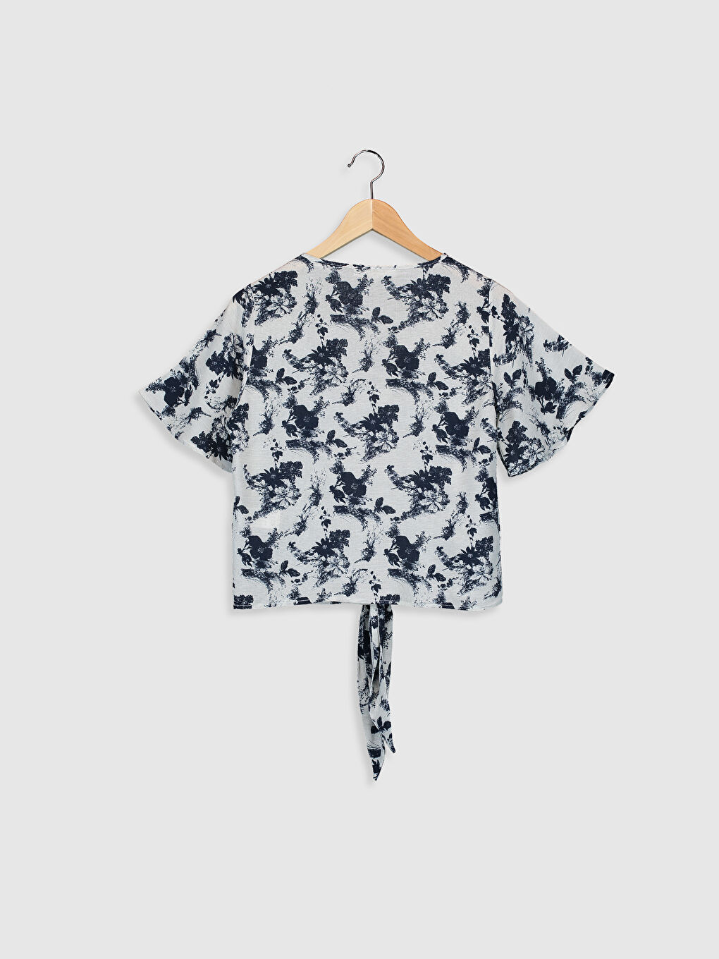 Ekru V Yaka Desenli Kısa Kollu Kadın Bluz-1