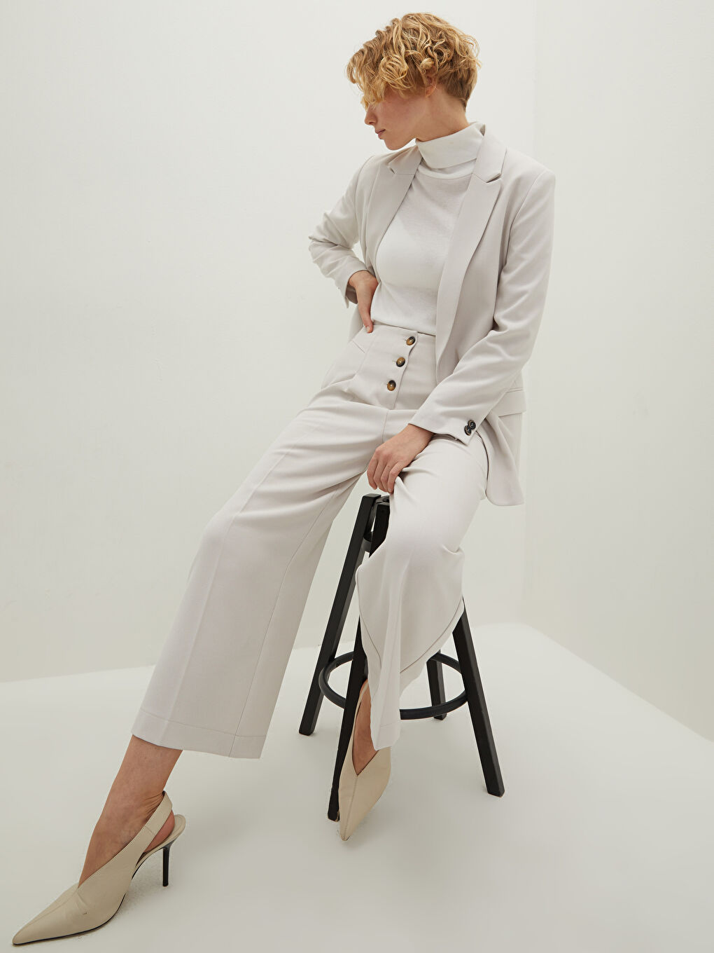 Bej Kadın Sivri Burun Topuklu Ayakkabı-1