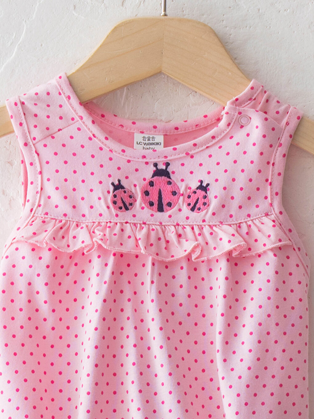 Дөңгелек жағалы горошекпен қыз балаға арналған түймесі бар боди және шашқа арналған таспа-2