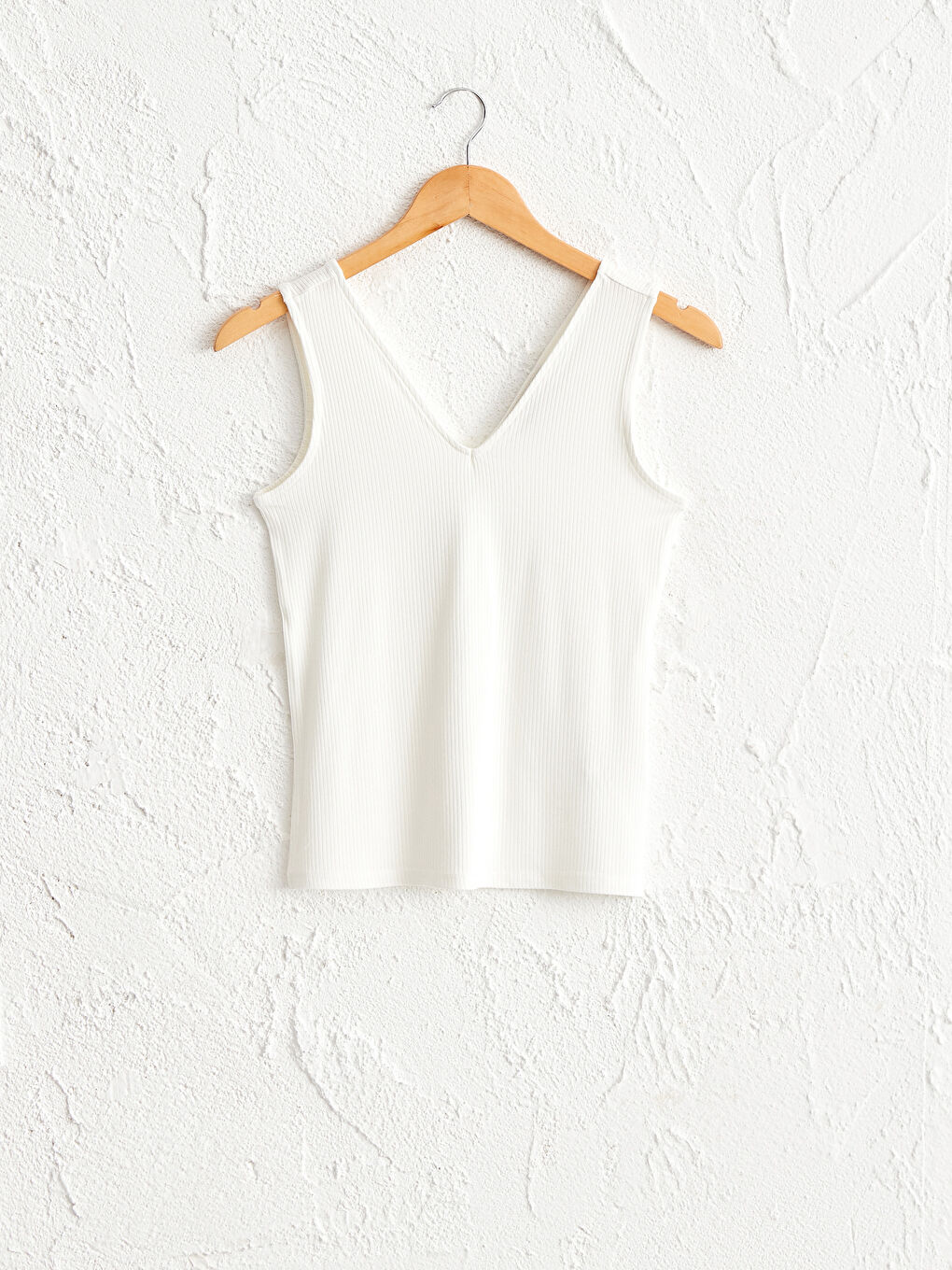 Beyaz V Yaka Dar Fit Askılı Penye Kadın Esnek Viskon Atlet