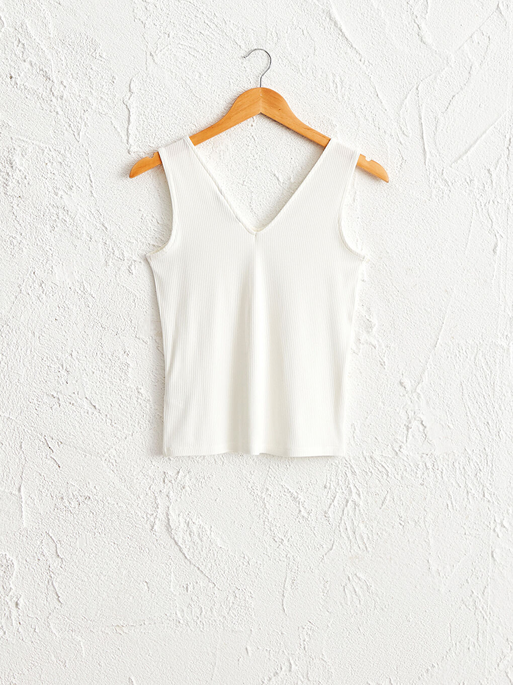 Beyaz V Yaka Dar Fit Askılı Penye Kadın Esnek Viskon Atlet-1