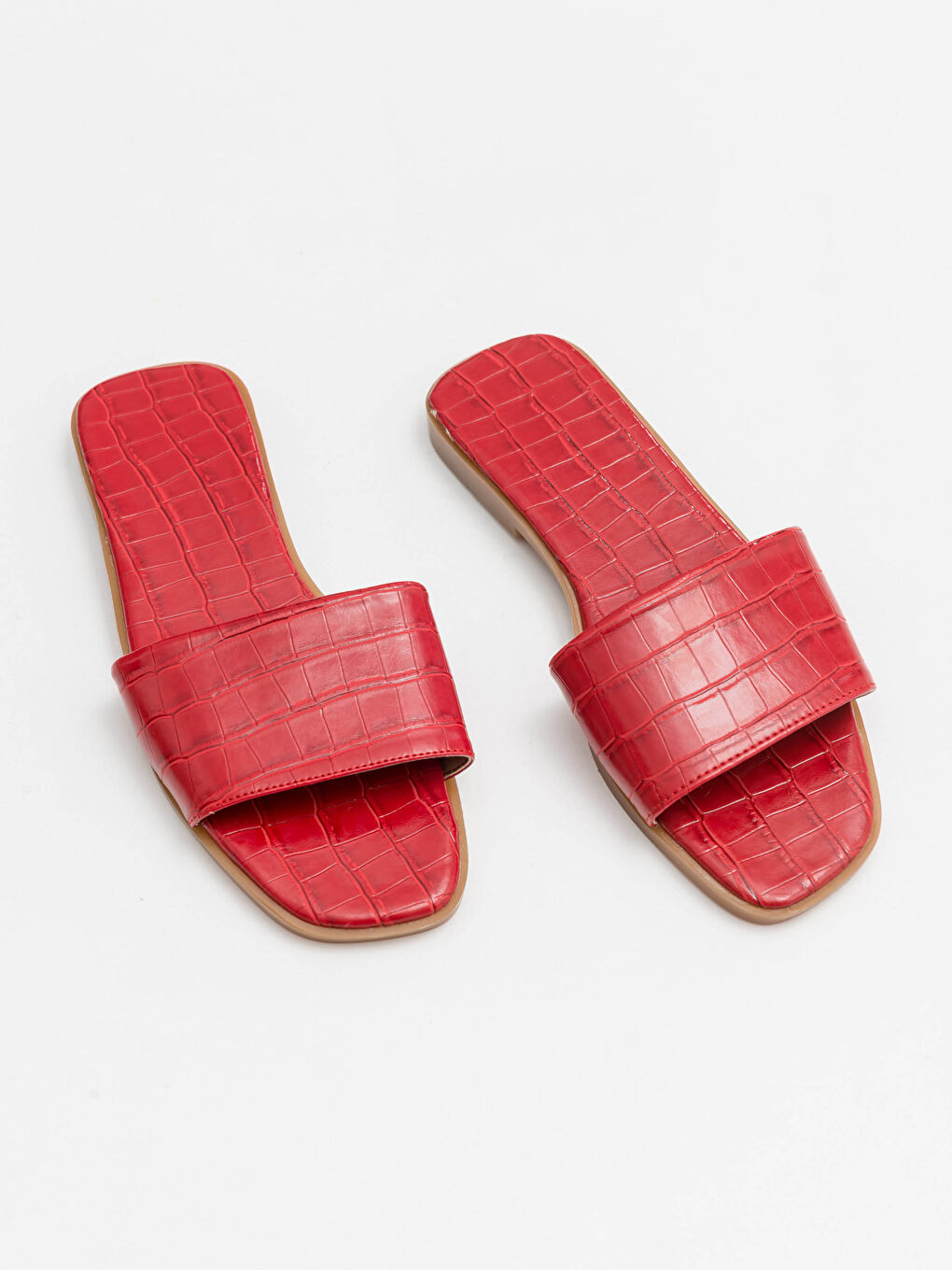 Женские тапочки из искусственной кожи