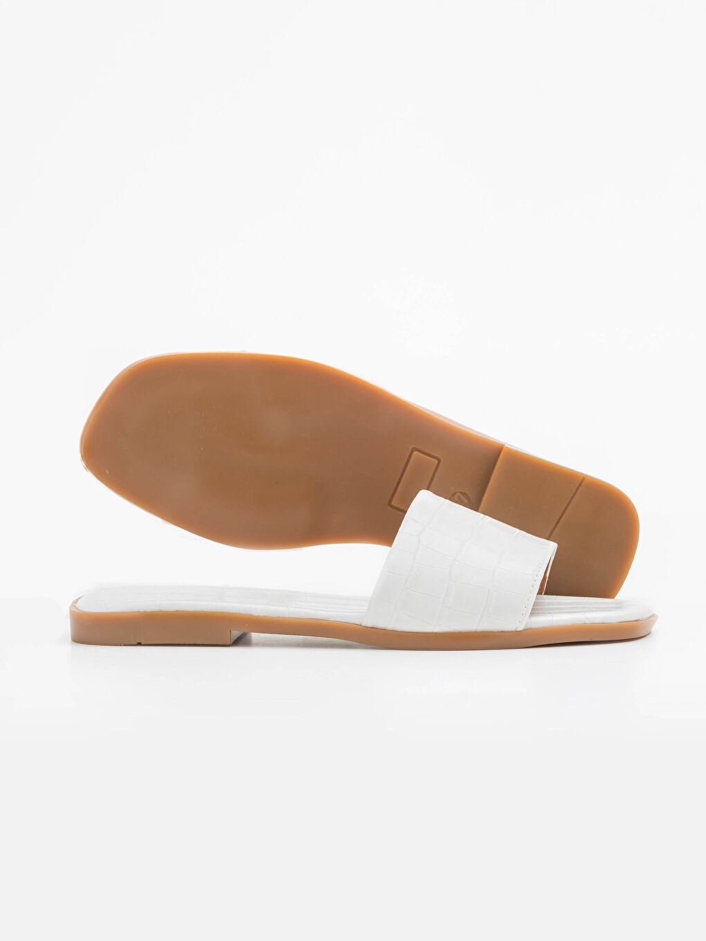 Beyaz Kadın Deri Görünümlü Terlik-3