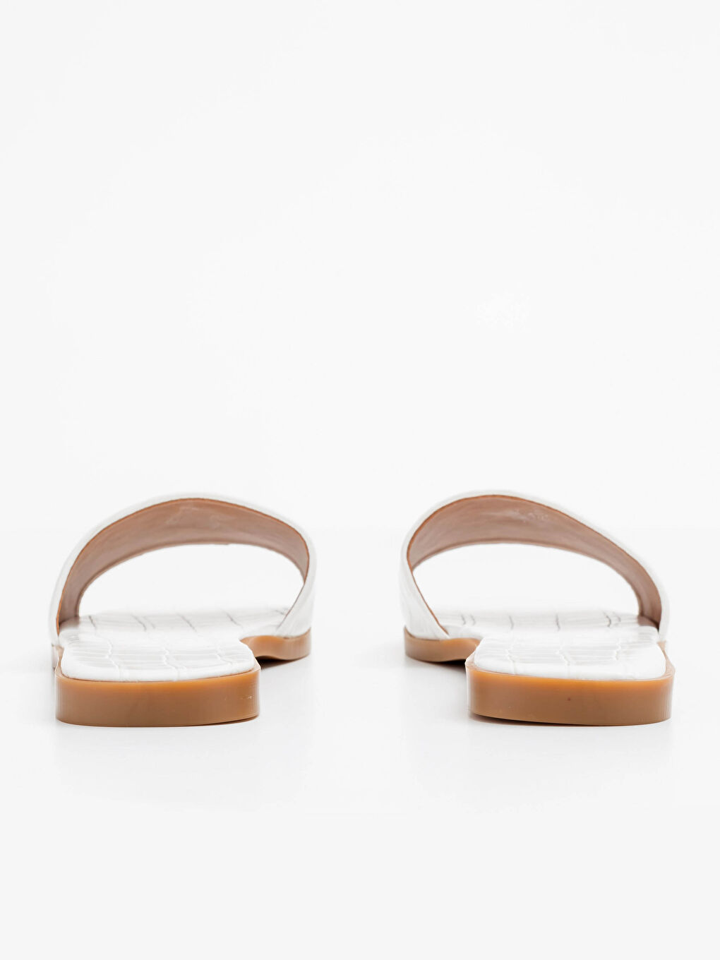 Beyaz Kadın Deri Görünümlü Terlik-4