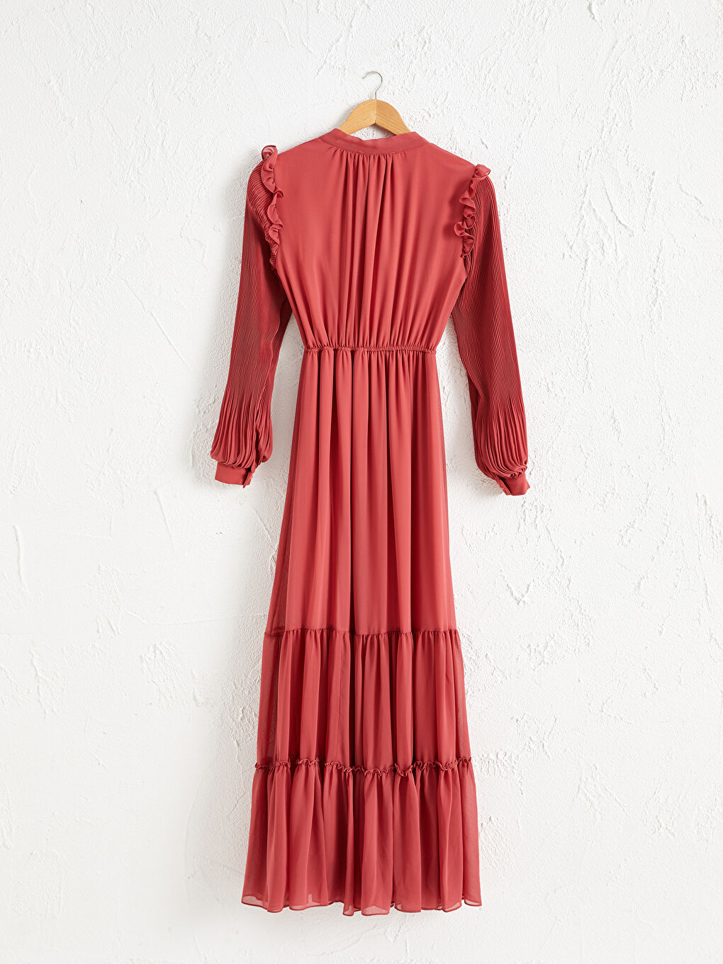 فستان سهرة طويل بتفاصيل كشكشة-3