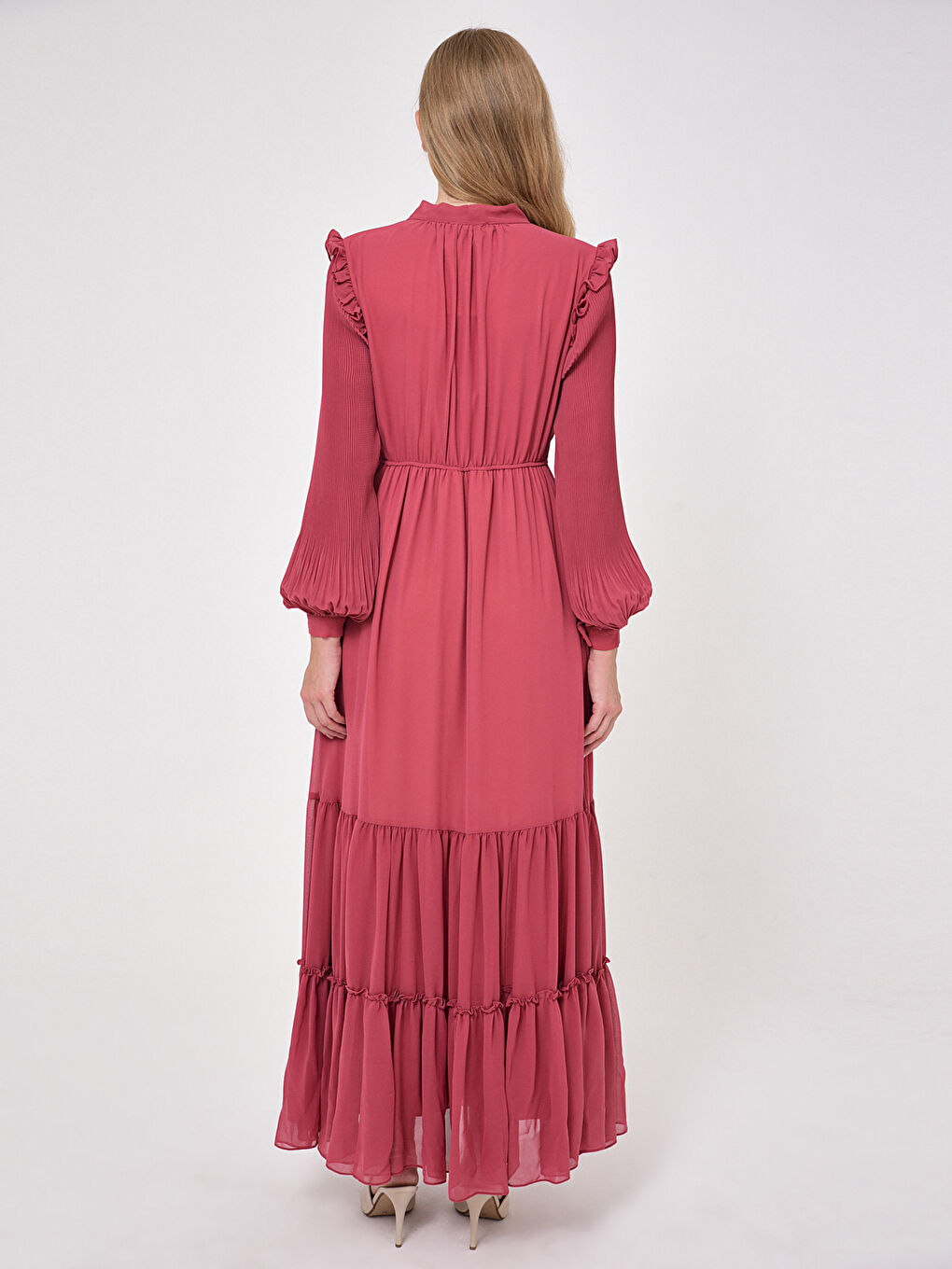 فستان سهرة طويل بتفاصيل كشكشة-1