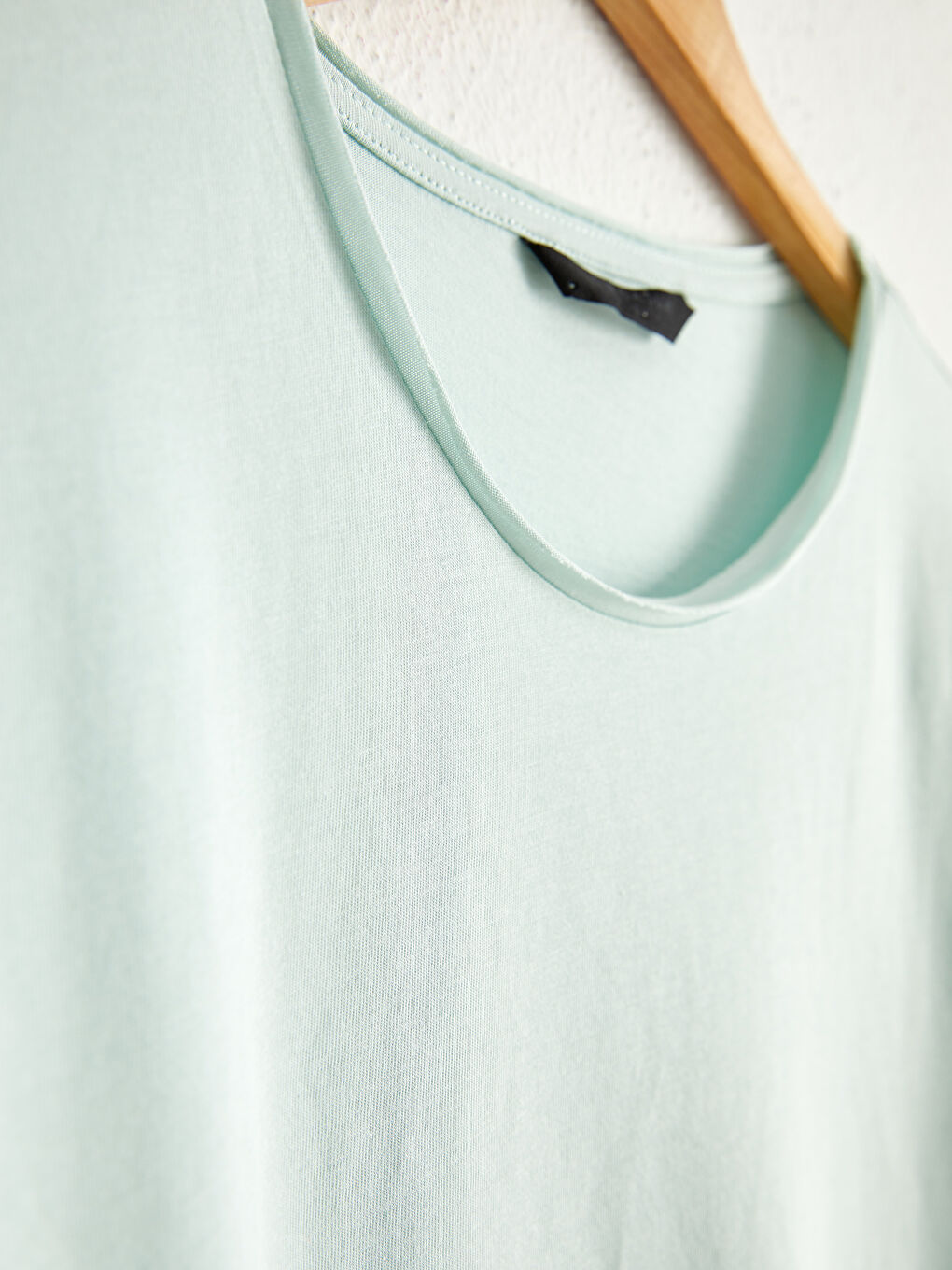 Базовая футболка из чесаного хлопка с круглым вырезом-1