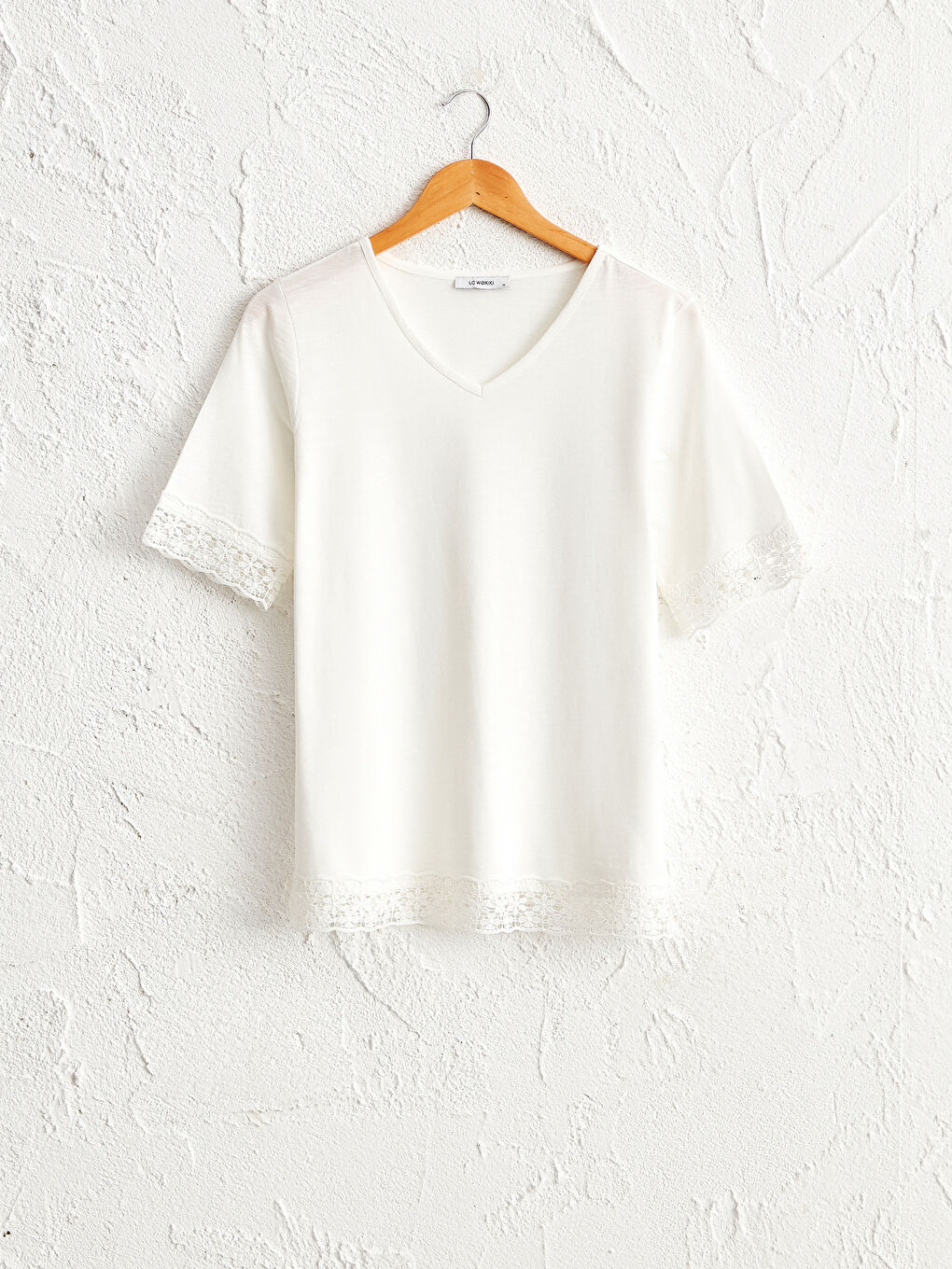 Ekru Dantel Detaylı Pamuklu Tişört