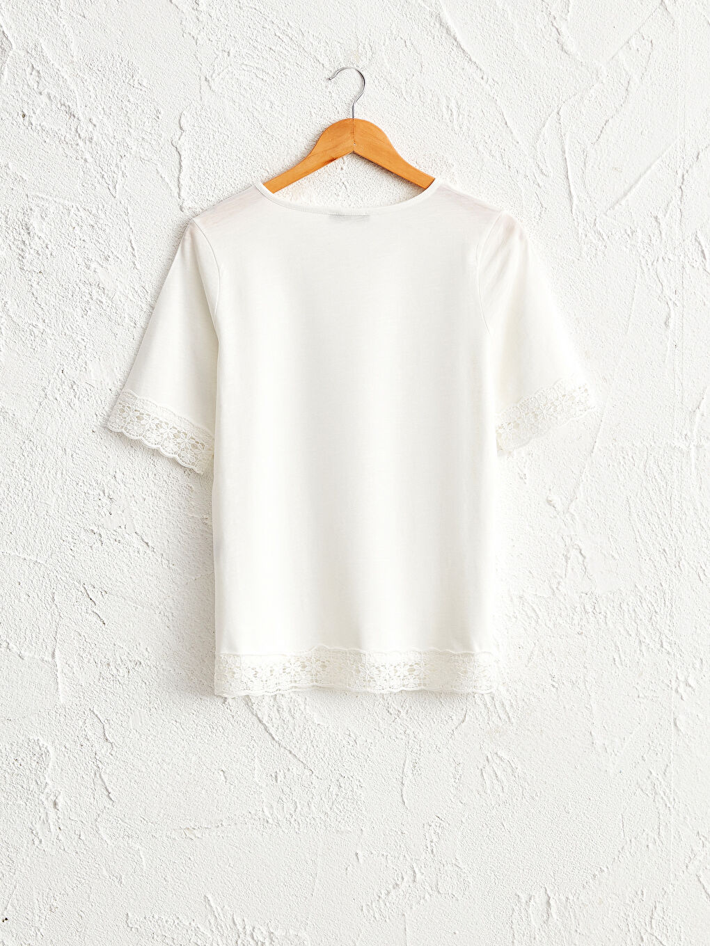 Ekru Dantel Detaylı Pamuklu Tişört-1