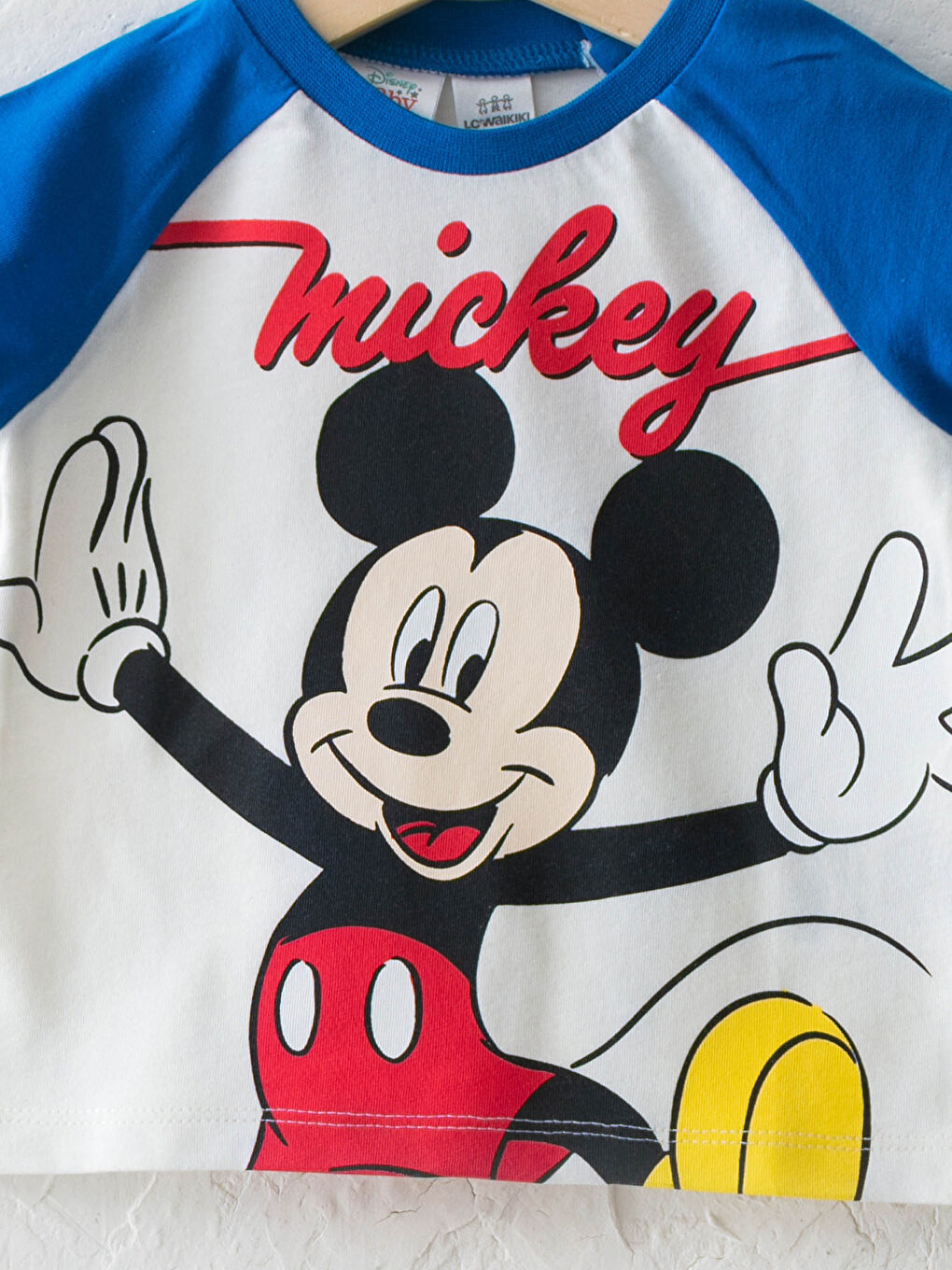 تيشيرت كم قصير ياقة دائرية مطبوع ميكي ماوس وبنطلون جوجر أولاد رضع - قطعتين-2