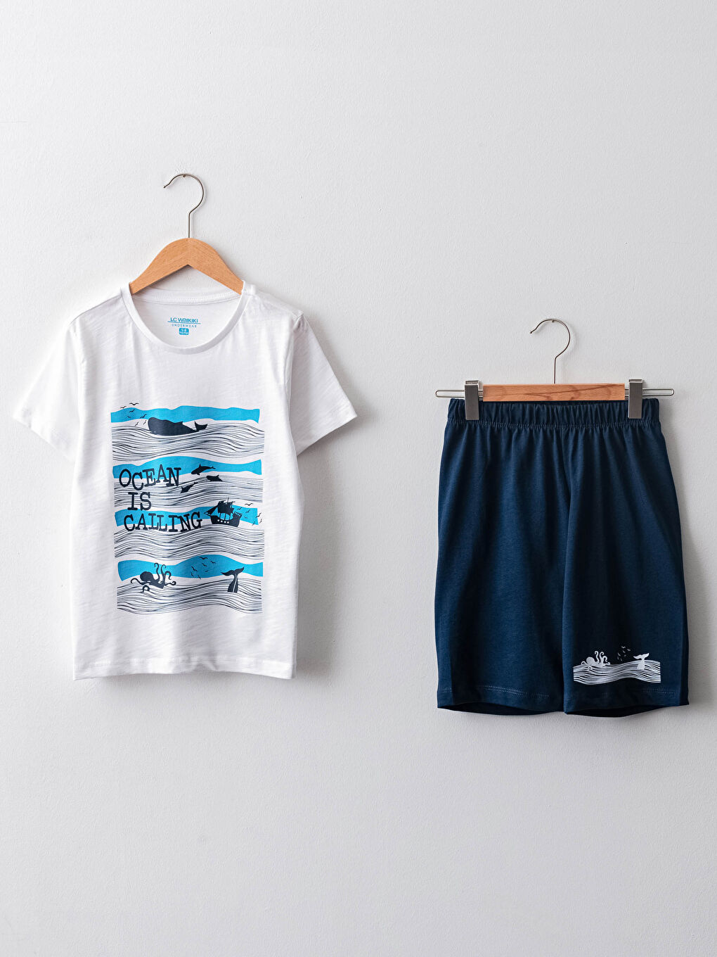 Beyaz Bisiklet Yaka Baskılı Kısa Kollu Erkek Çocuk Şortlu Pijama Takımı