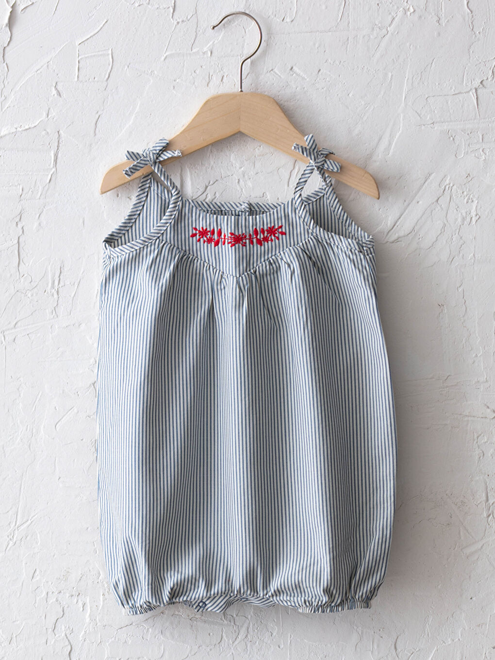 Комбинезон из поплина для малышки девочки с полосками, вышивкой и бретелями-2