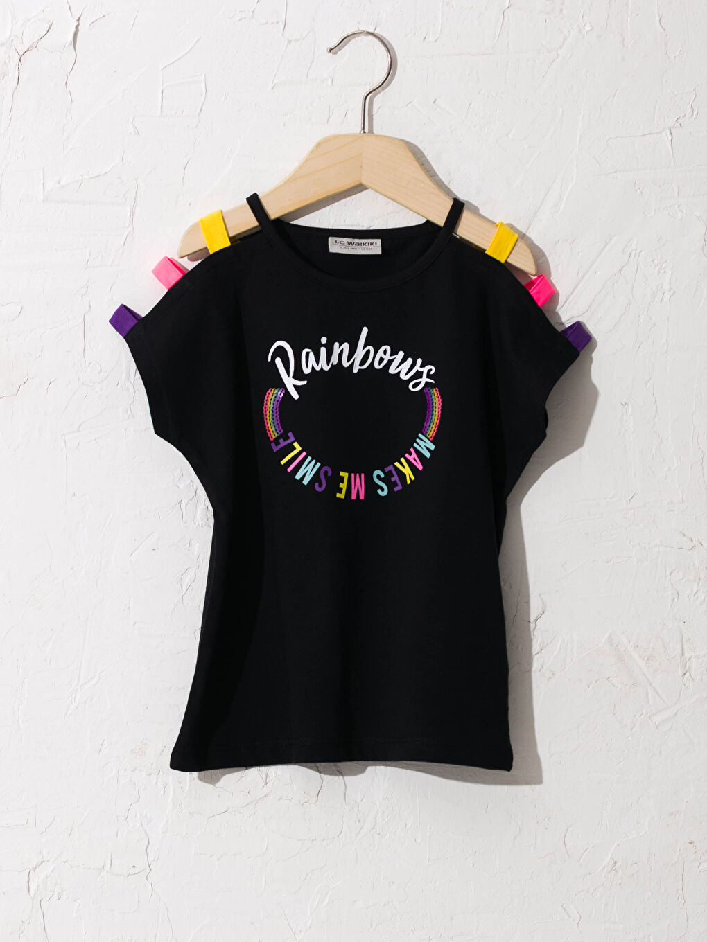 تيشيرت بناتي بكتف مكشوف وطبعة