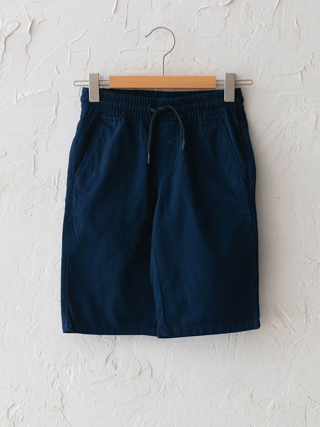 Short garçon basique en gabardine avec taille élastique