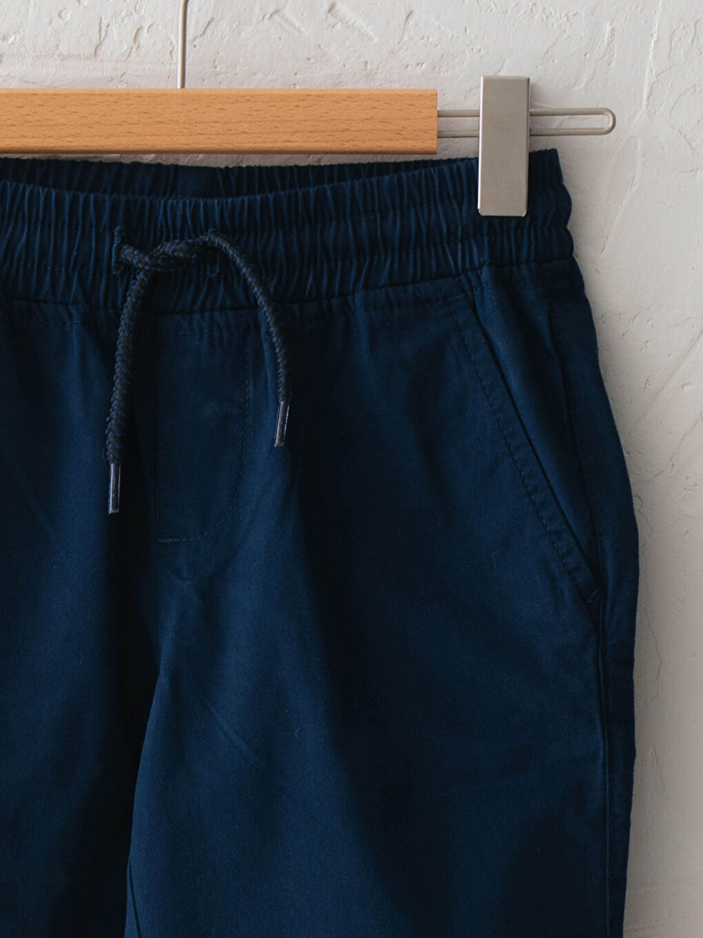 Short garçon basique en gabardine avec taille élastique-2