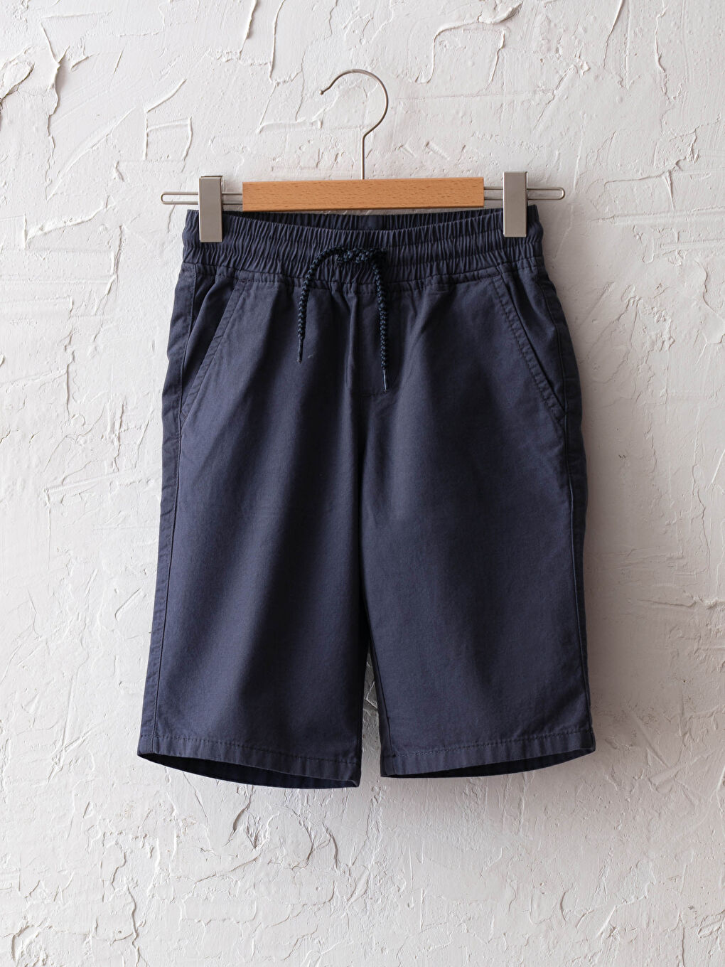 Short garçon basique en gabardine avec taille élastique
