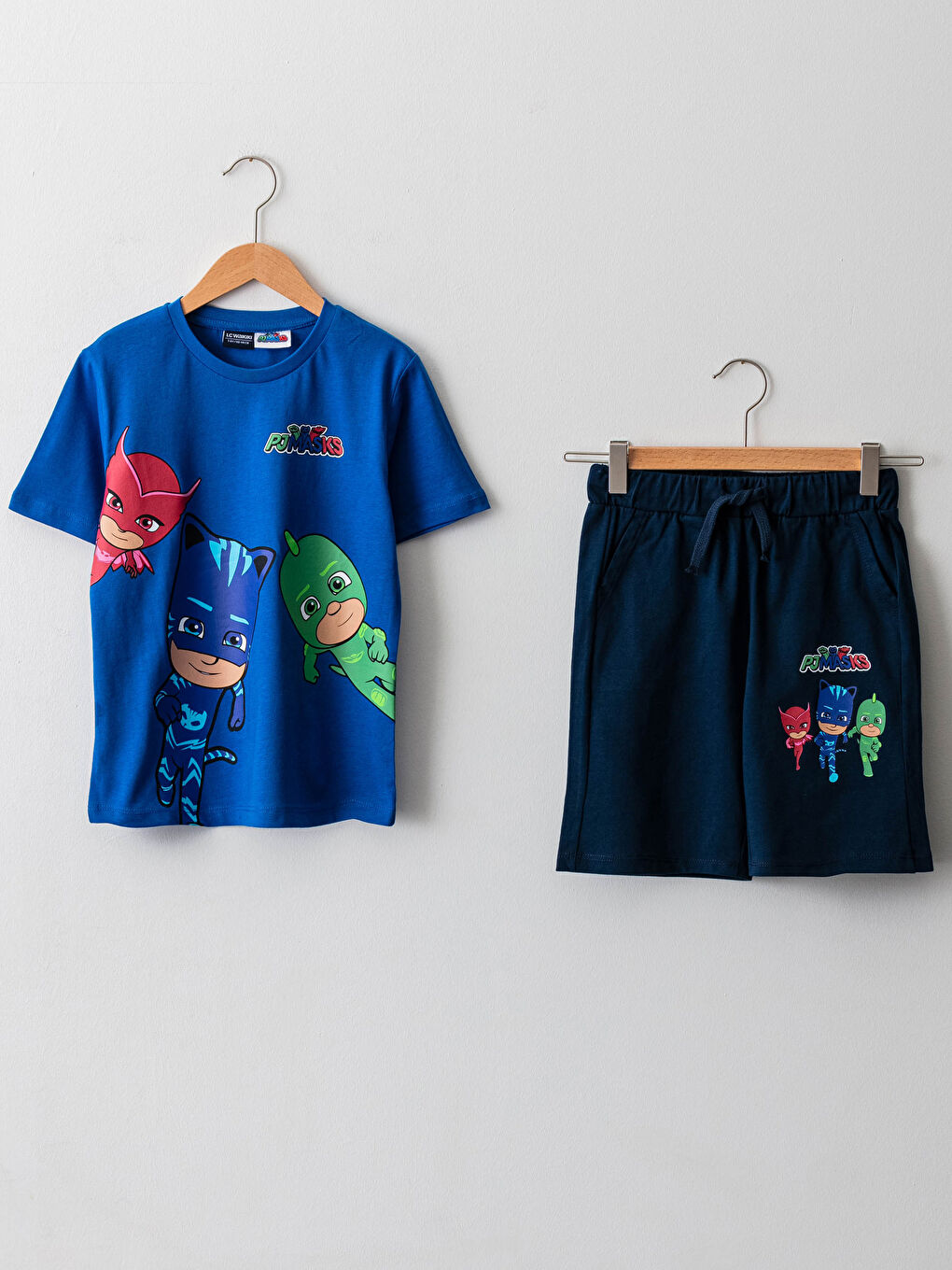 LCW Kids Στρογγυλή Λαιμόκοψη PJ Masks Εκτυπωμένο Κοντό Μανίκι Σετ Μπλούζα και Σορτς για Αγόρια -S1AB94Z4-JUF