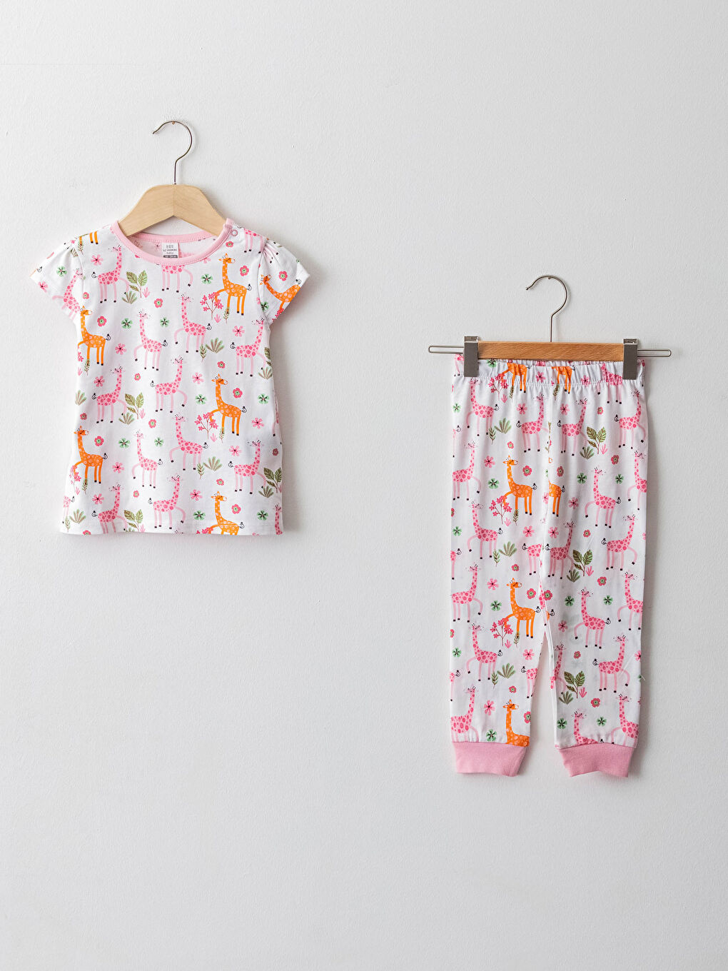 Beyaz Bisiklet Yaka Kısa Kol Baskılı Kız Bebek Pijama Takımı