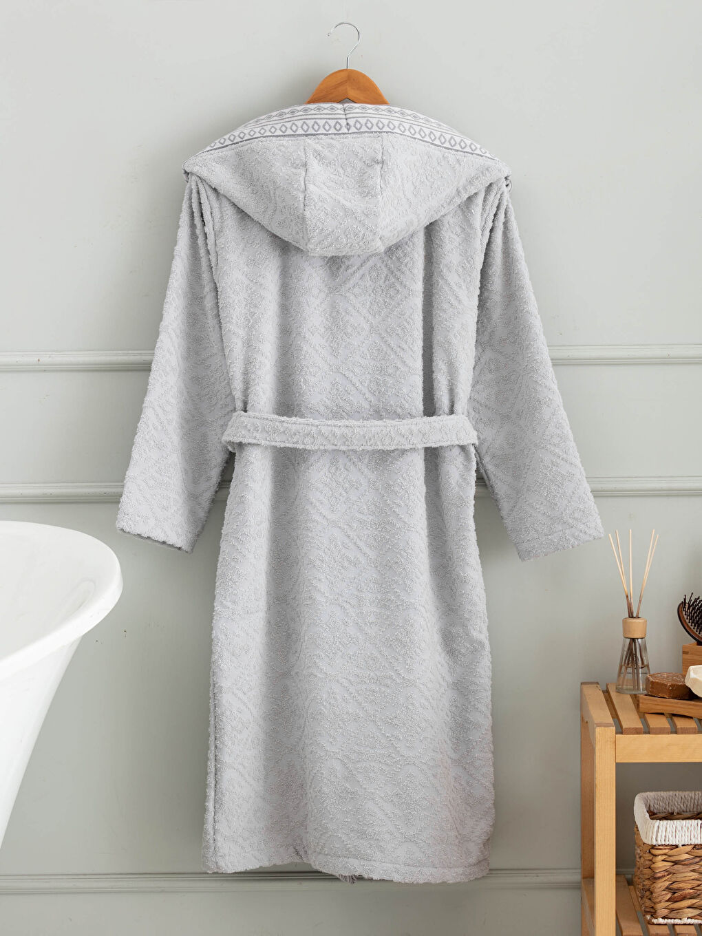 Gri Kapüşon Yaka Jakarlı Kadın Bornoz-1