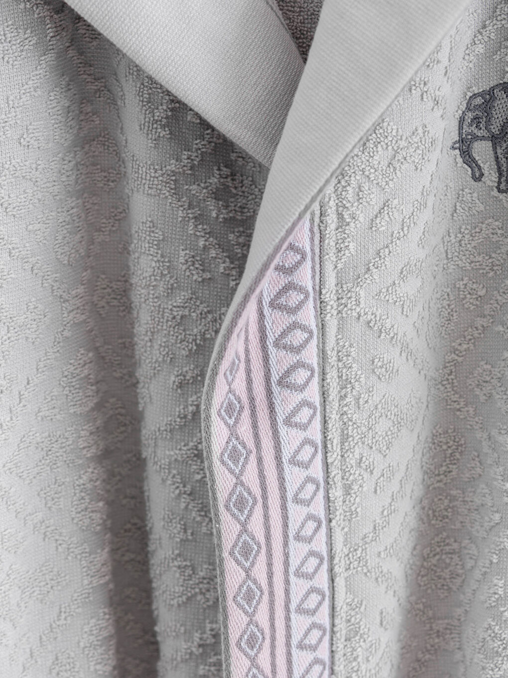 Gri Kapüşon Yaka Jakarlı Kadın Bornoz-2