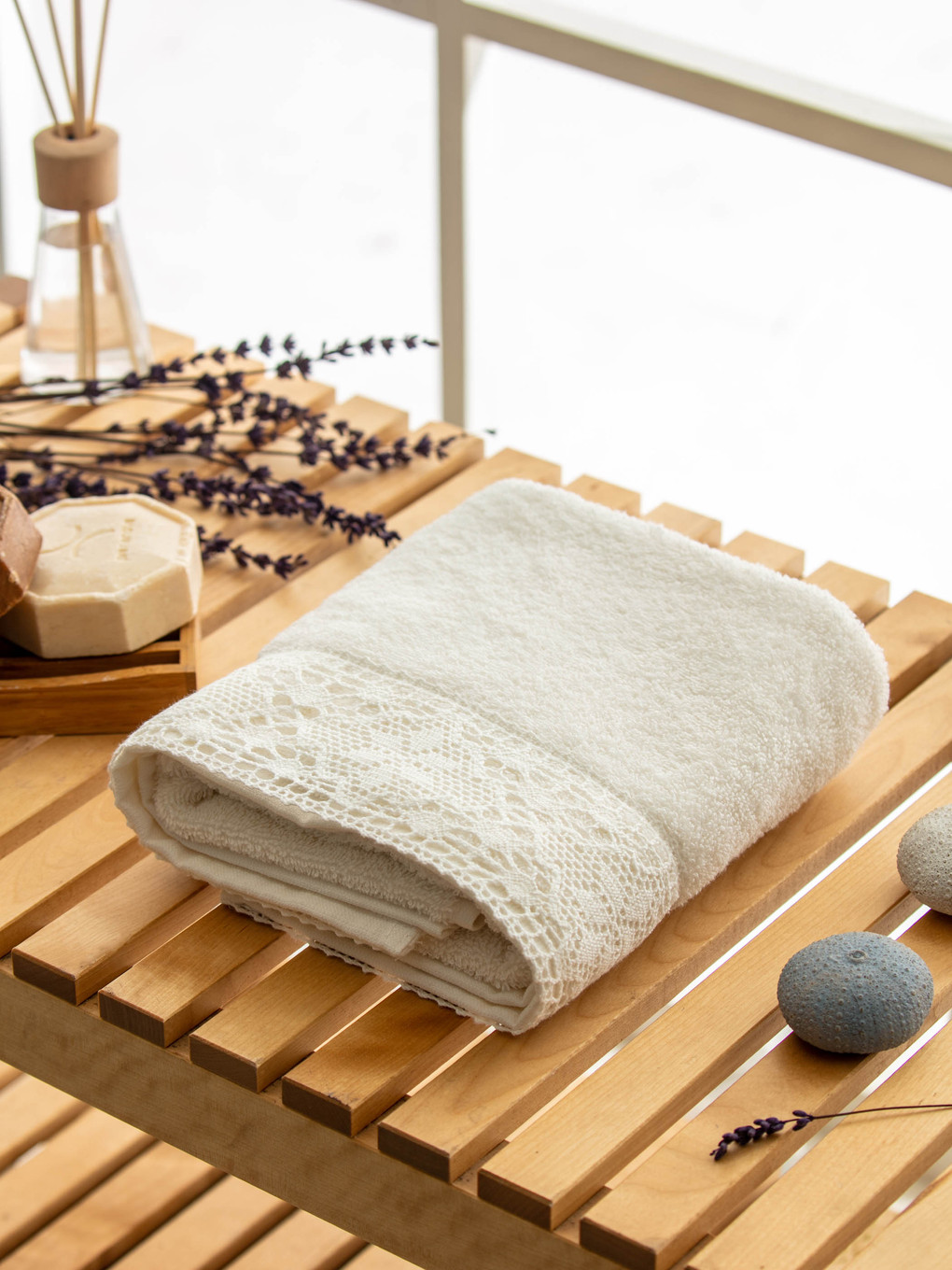 Lace Detailed Face Towel-1