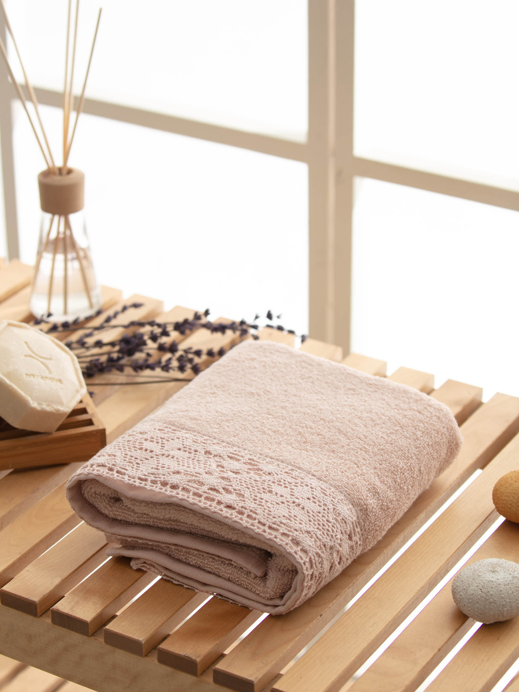 Lace Detailed Face Towel-1