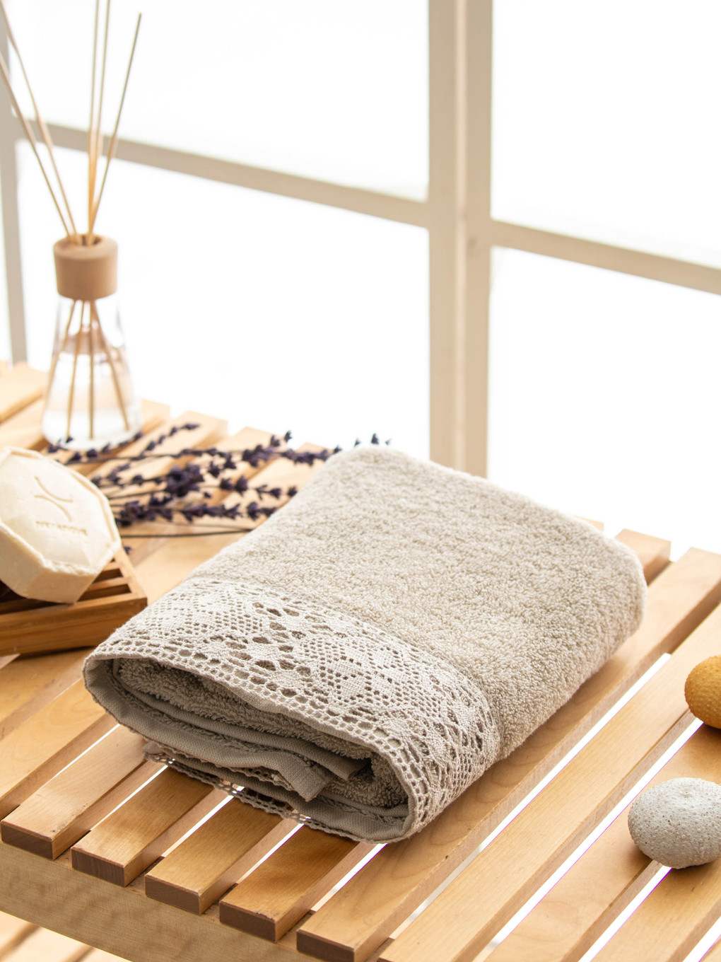 Lace Detailed Face Towel-1