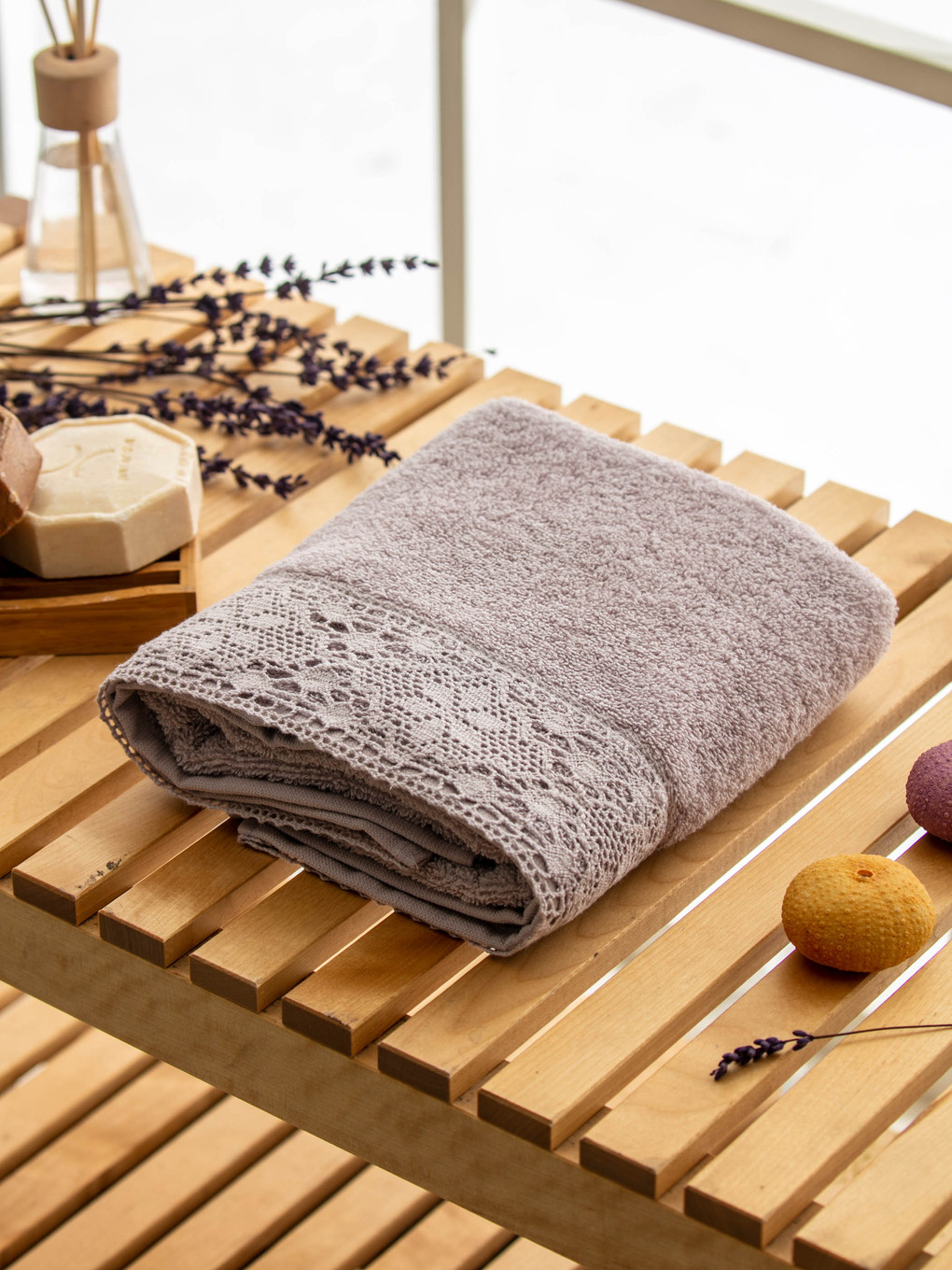 Lace Detailed Face Towel-1