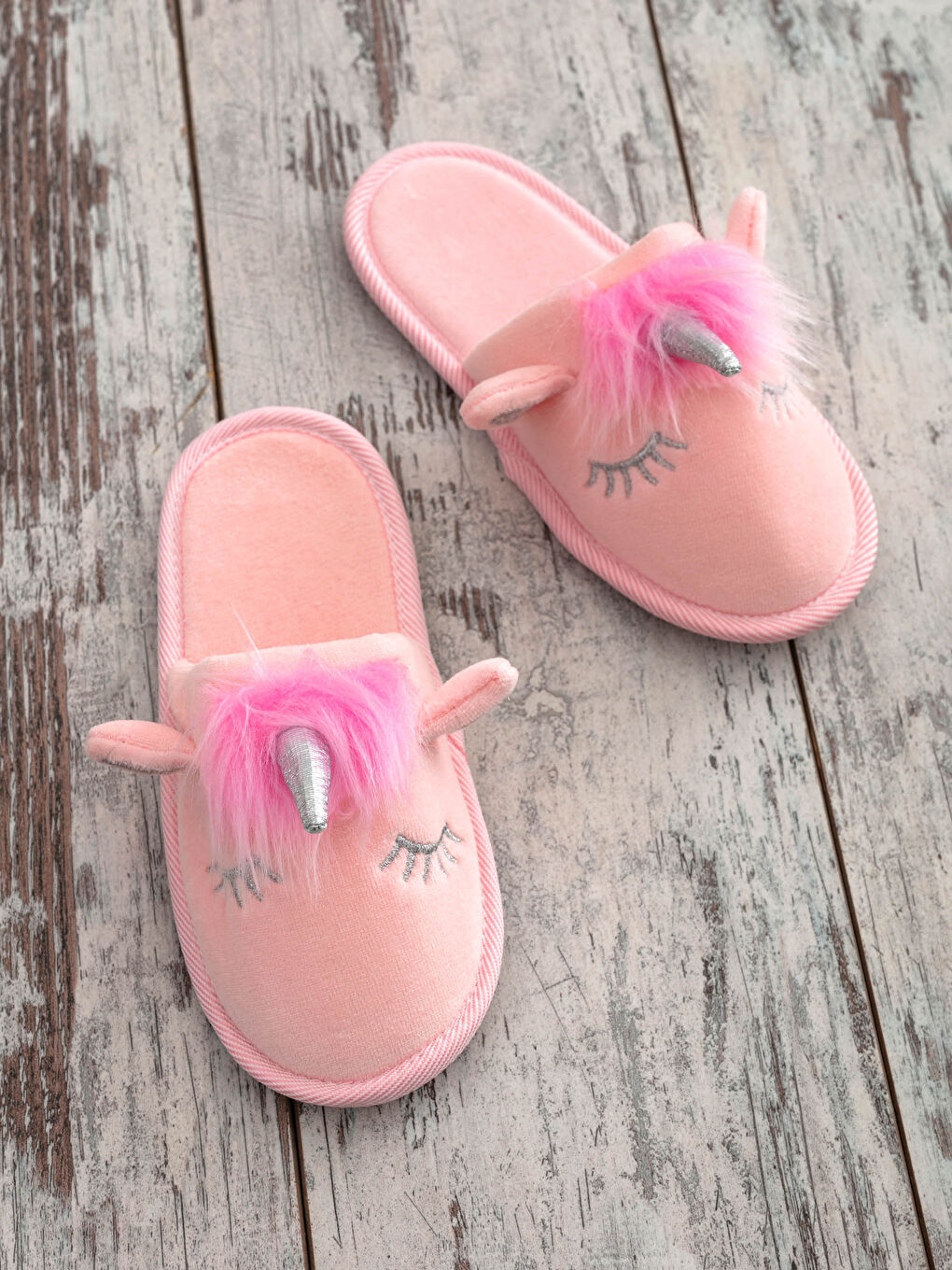 Дитячі домашні тапочки з аплікацією для дівчаток