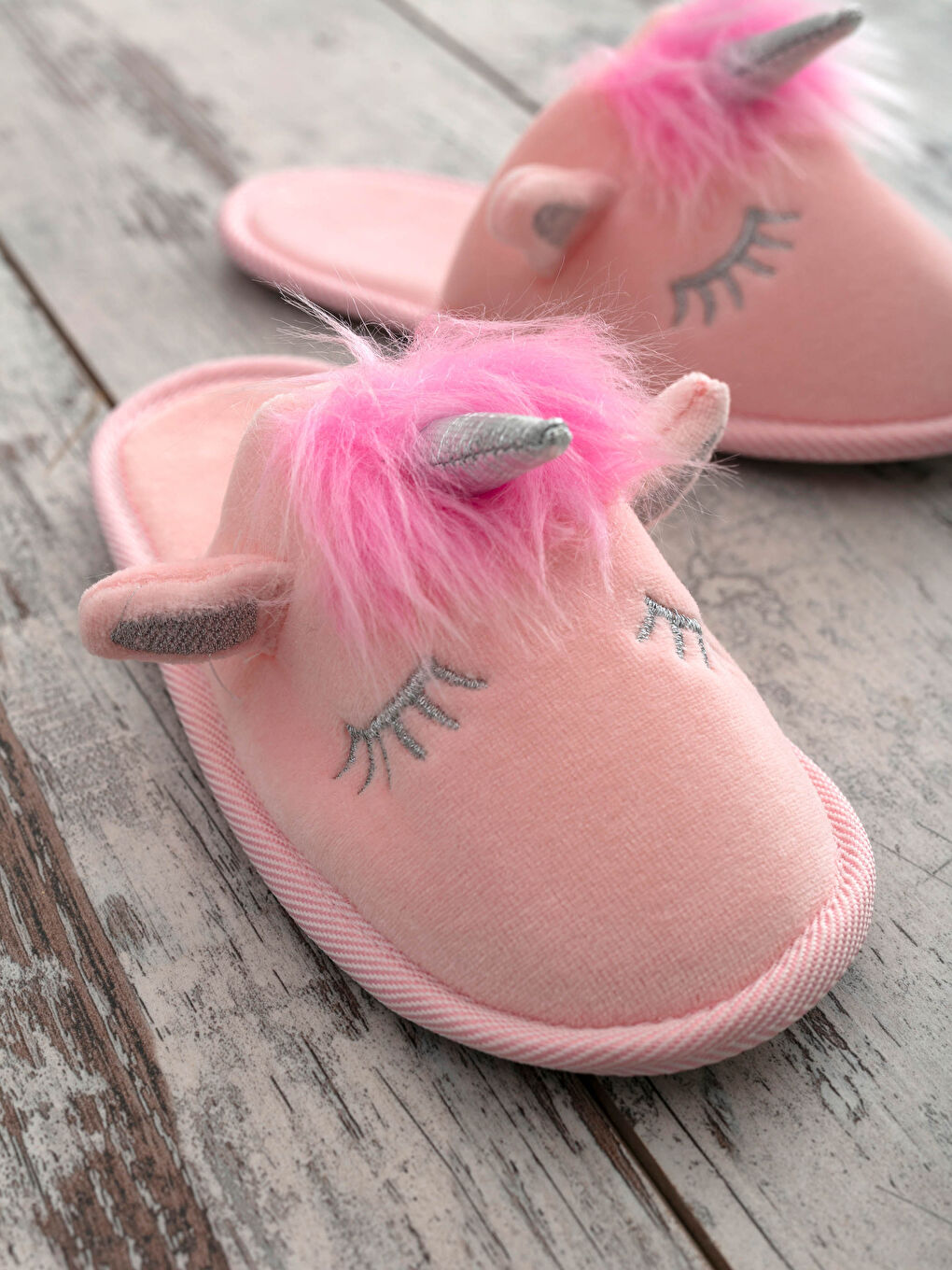 Дитячі домашні тапочки з аплікацією для дівчаток-1