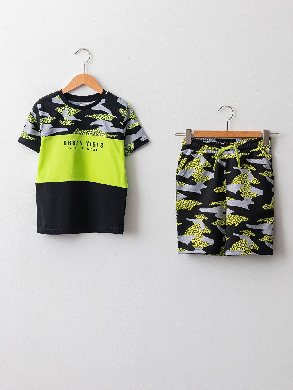 Ensemble T-Shirt et Short Garçon Col Rond Motif Camouflage Manches Courtes
