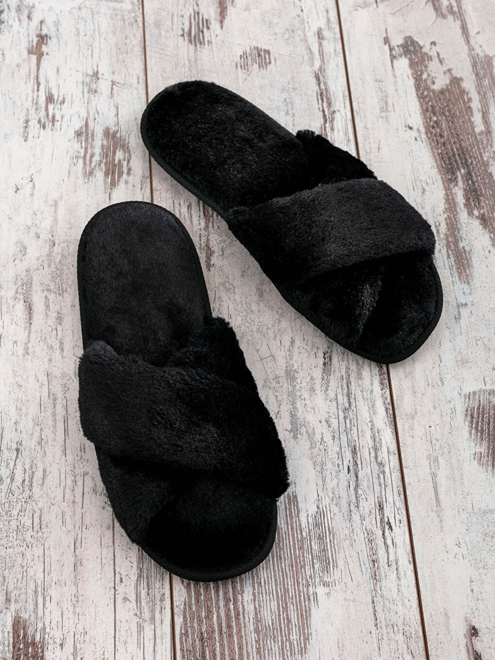 Siyah Pelüş Çapraz Bant Kadın Ev Terliği