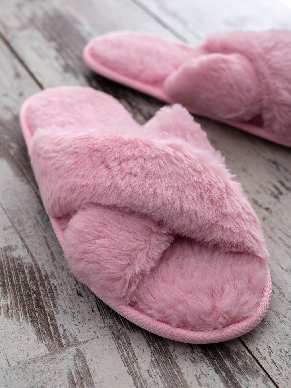 Pembe Pelüş Çapraz Bant Kadın Ev Terliği-2