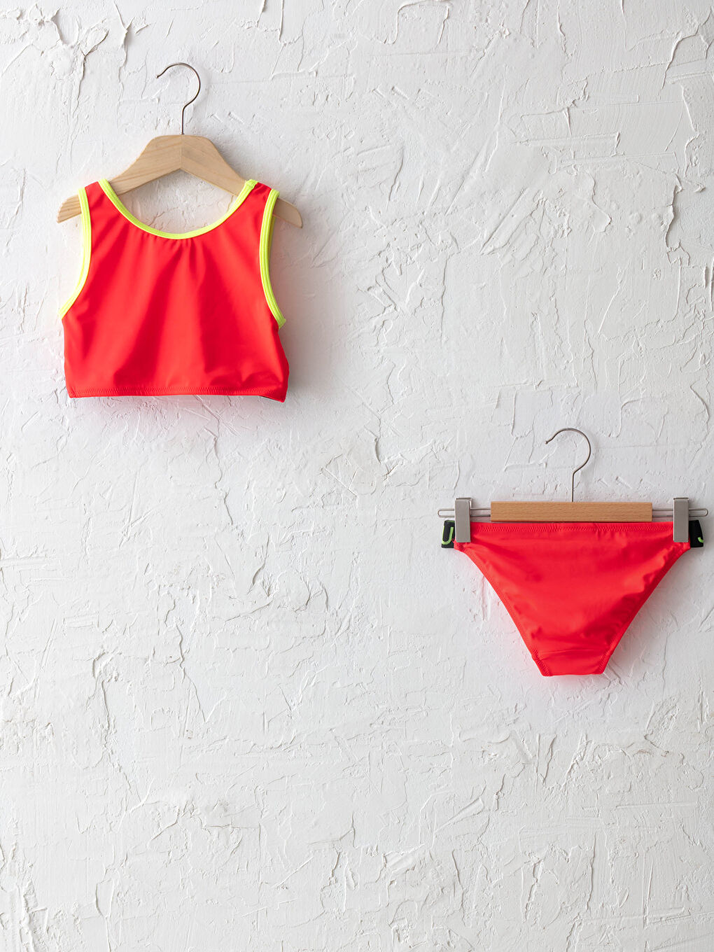 Pembe Esnek Kumaş Yazı Baskılı Kız Çocuk Bikini-2