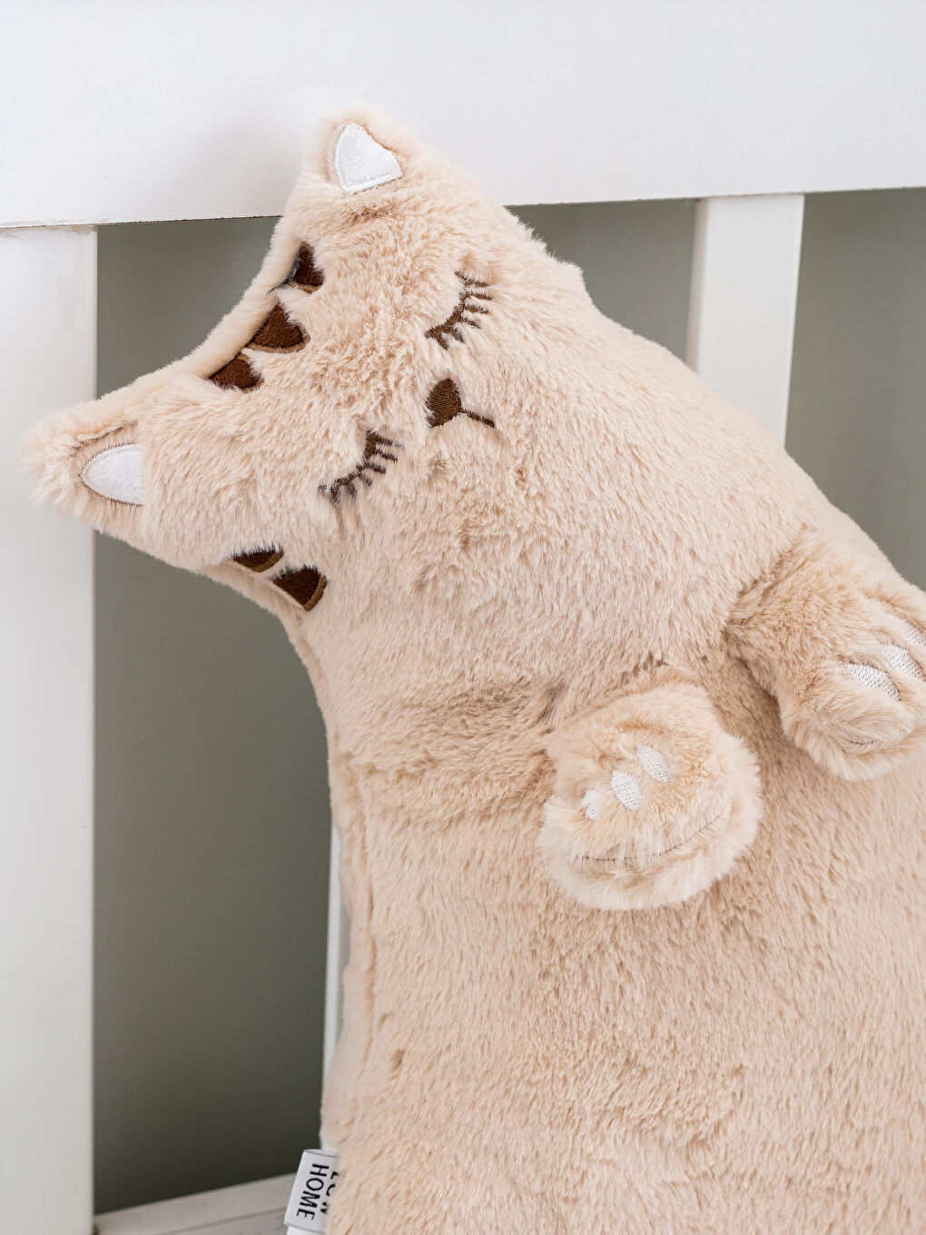 Bej Bebek Pelüş Dolgulu Kedi Kırlent-1