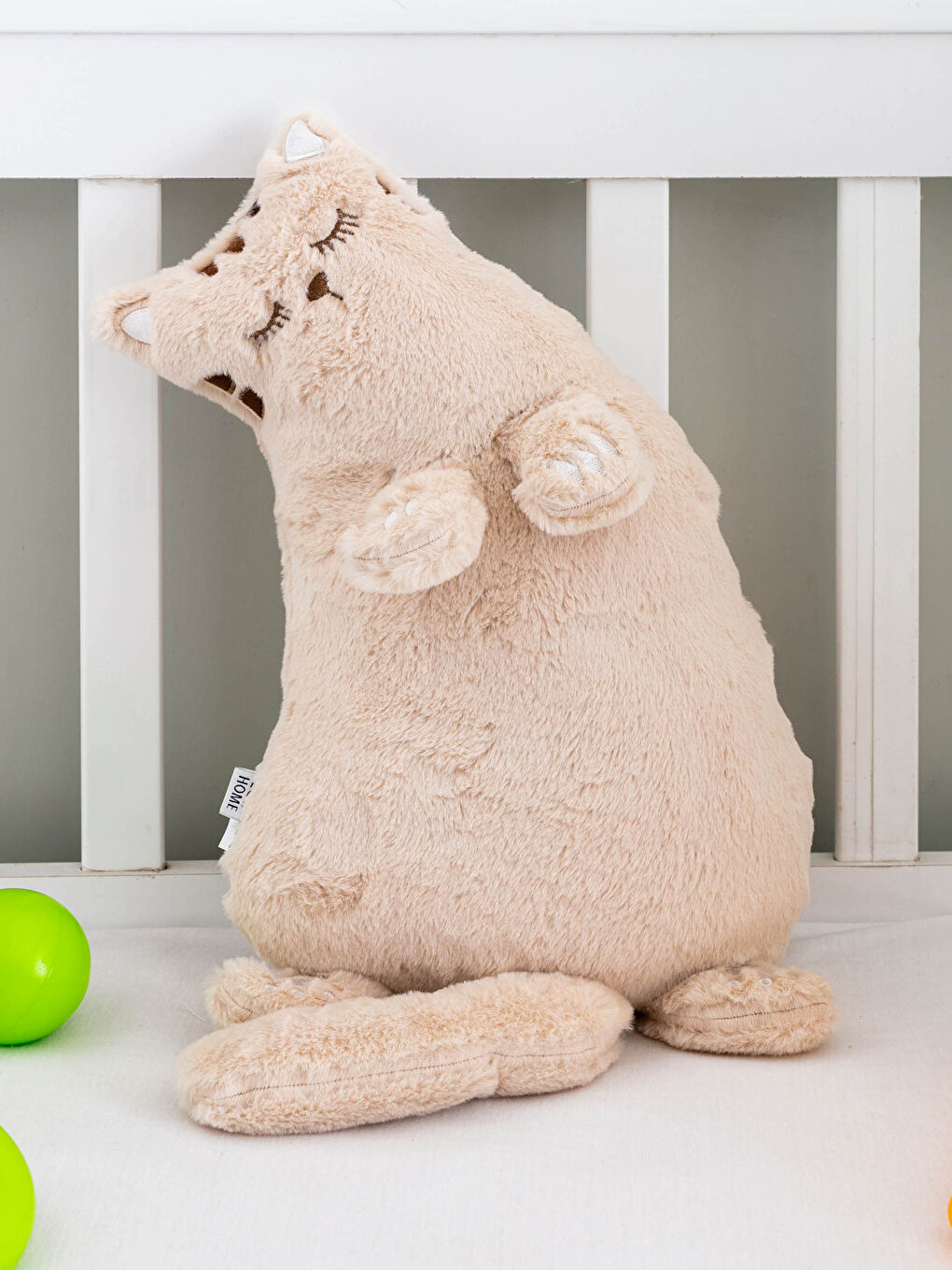 Bej Bebek Pelüş Dolgulu Kedi Kırlent