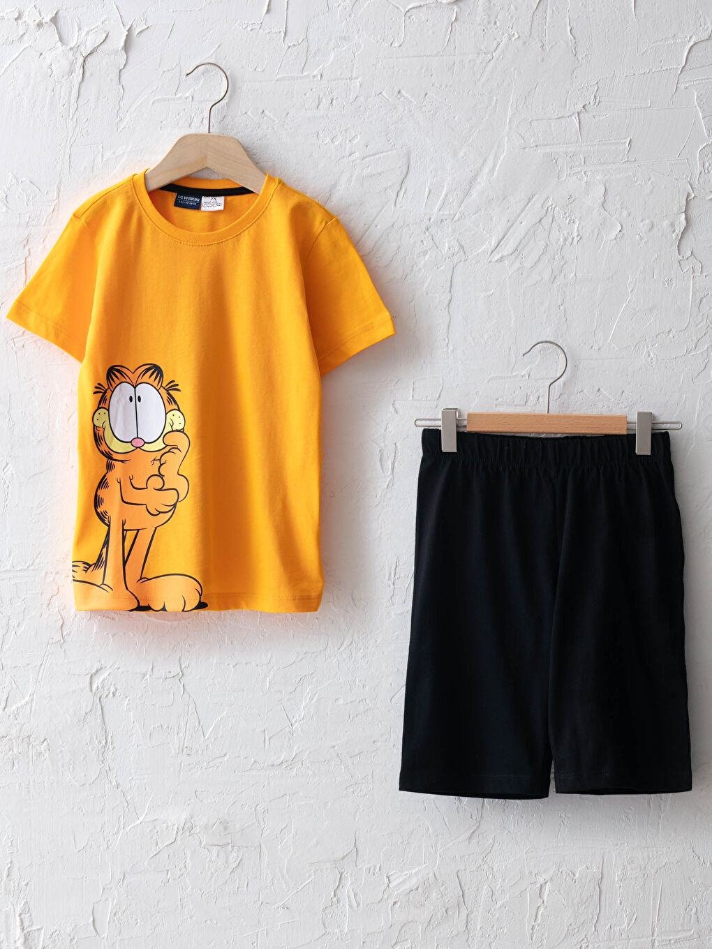 طقم بيجاما قصير كم بطبعة غارفيلد برقبة دائرية للأولاد