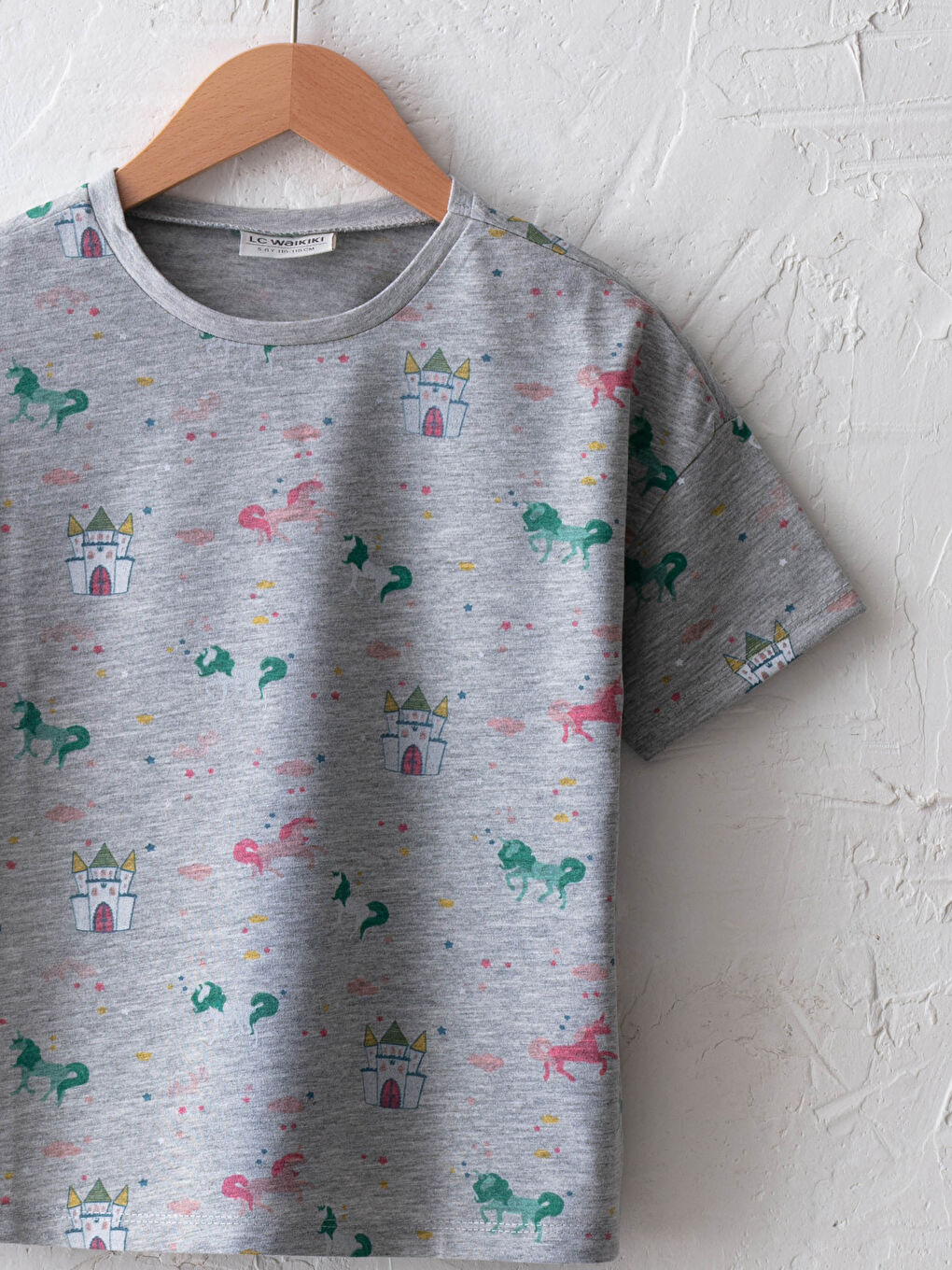 تيشيرت للبنات بياقة دائرية وكم قصير مطبوع-2