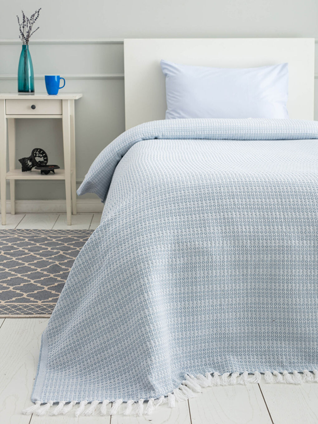 Mavi Tek Kişilik Kendinden Desenli Püsküllü Yatak Örtüsü 160x230 cm