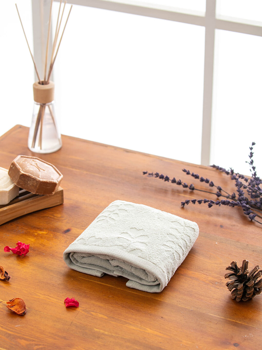 Gri Nakışlı El Havlusu